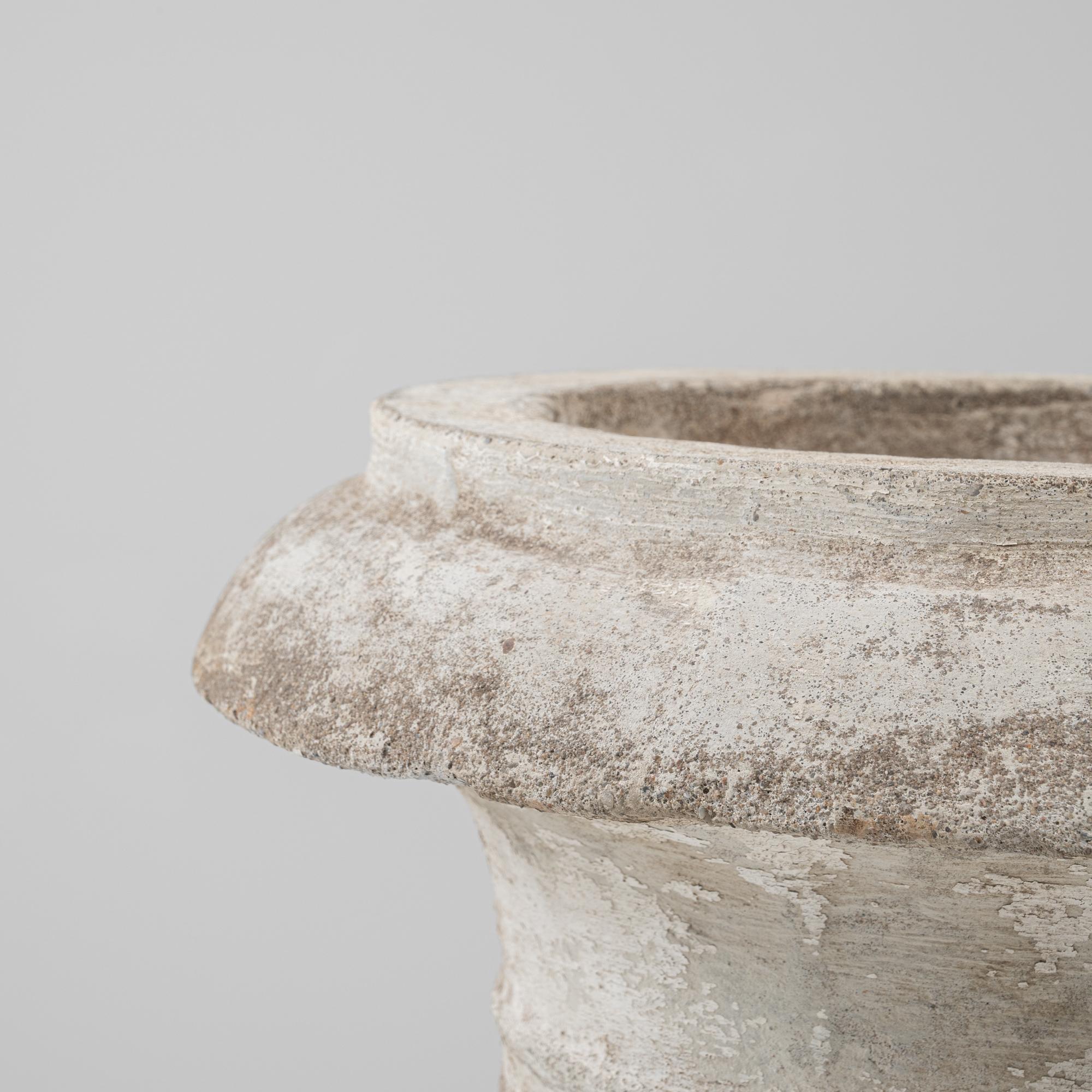20th Century French Pair Of Concrete Planters For Sale 6