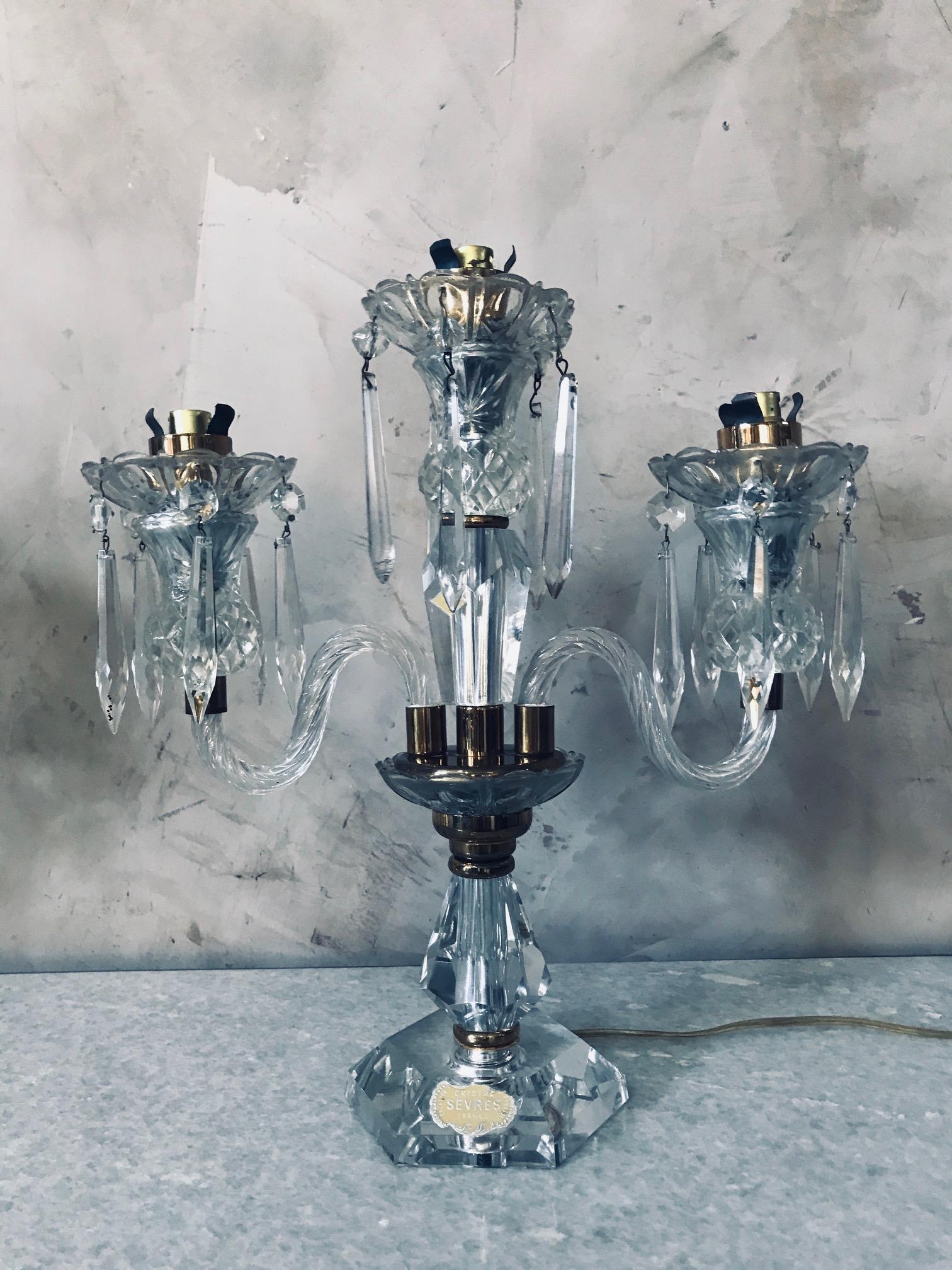 20th Century French Pair of Crystal and Brass Sevres Candelabra, 1950s In Good Condition For Sale In LEGNY, FR
