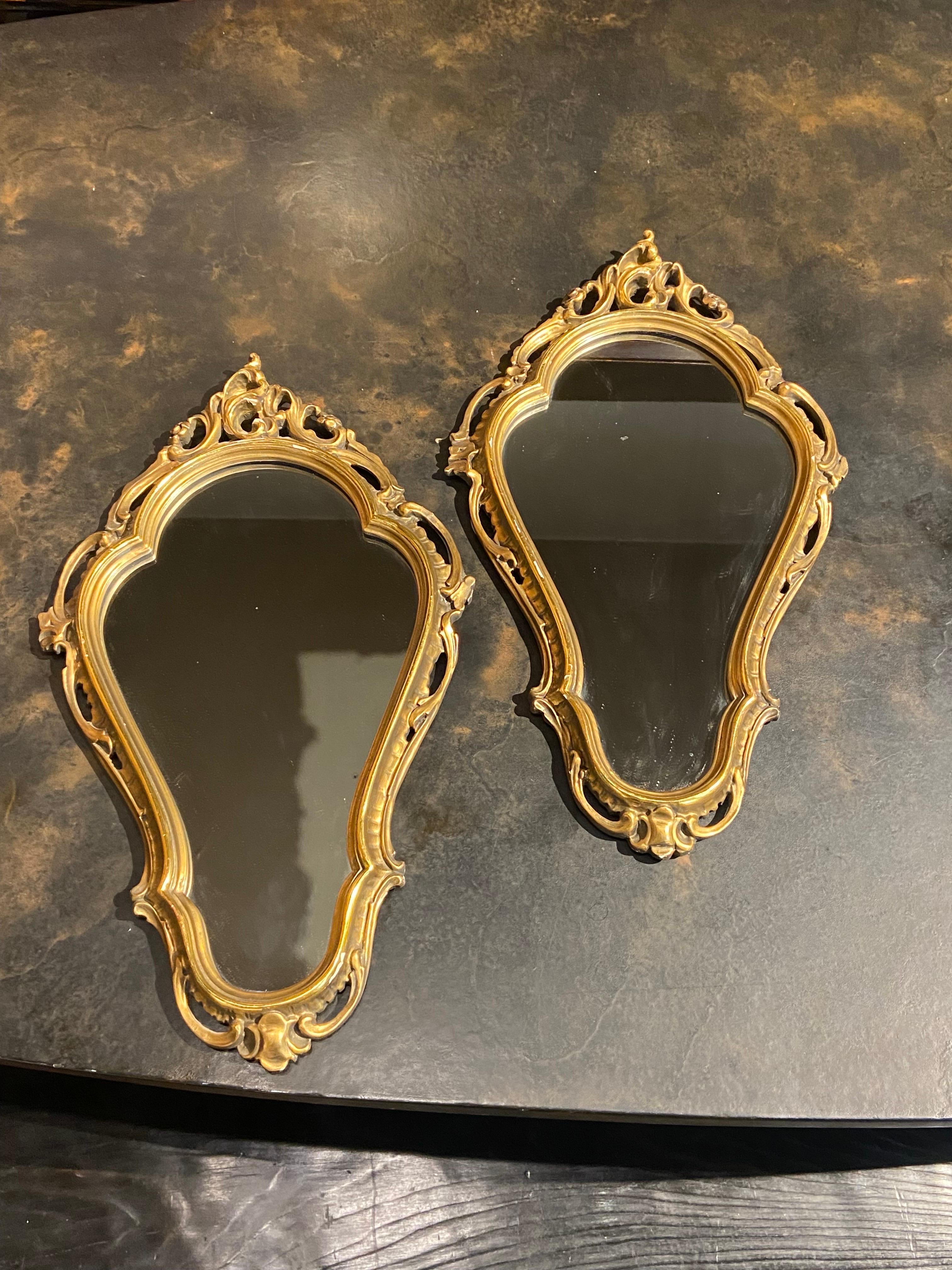 20th Century French Pair of Hand Carved and Gilt Wood Wall Mirrors For Sale 1