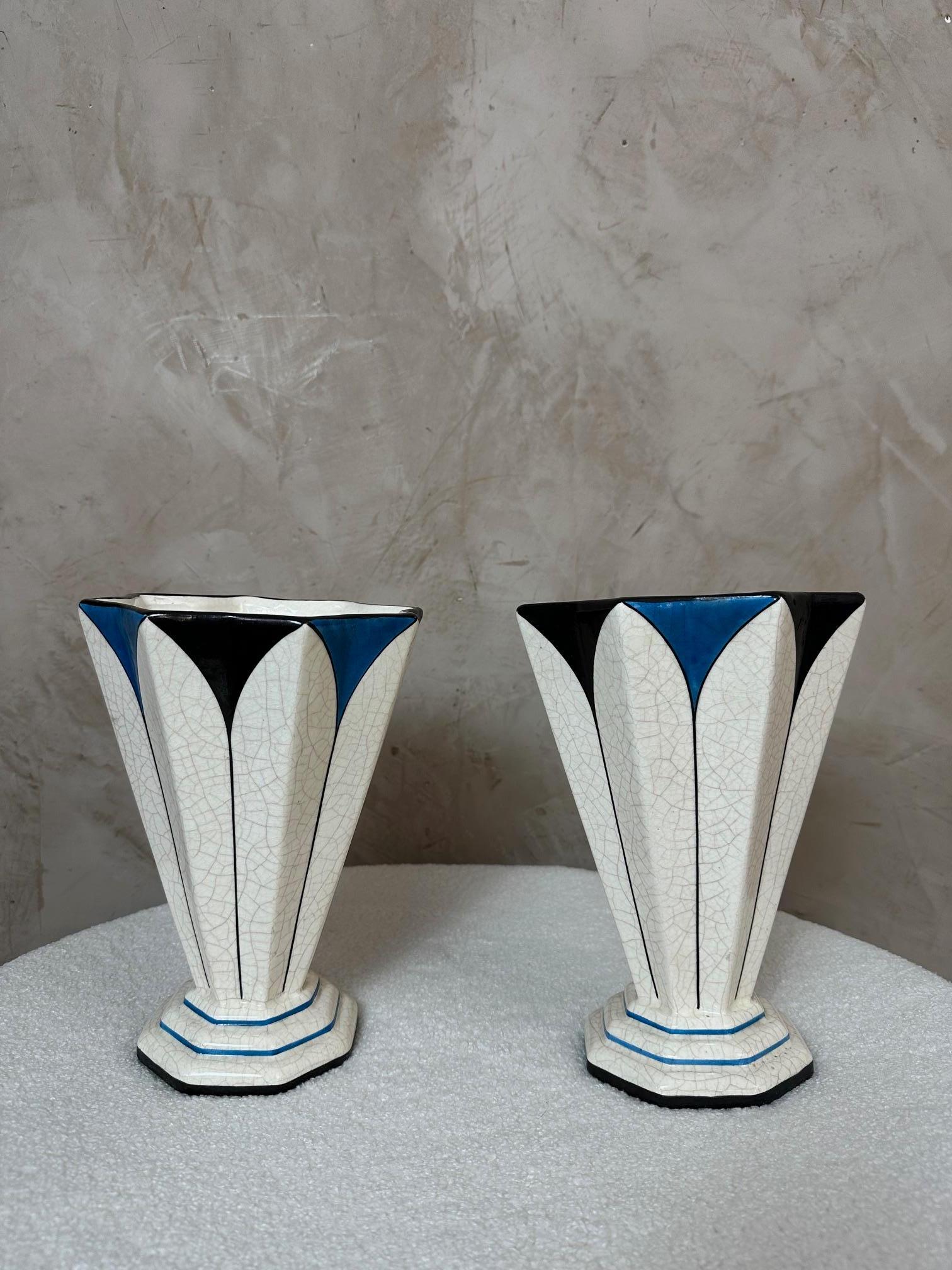 Français 20e siècle Paire de vases Art déco en faïence de Longwy, 1930 en vente