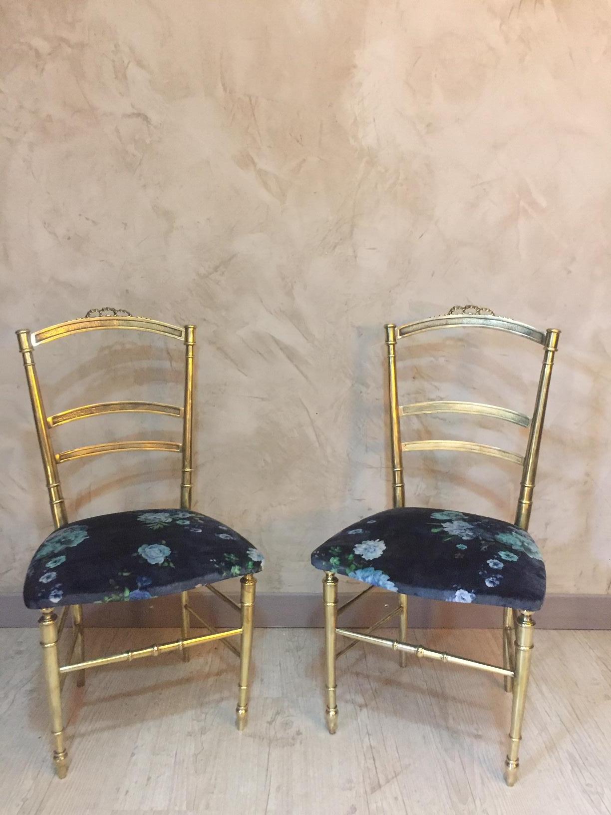 20th century, French pair of Louis XVI style gilded bronze chairs from the 1930s.
Seating completely upholstered with a flower velvelt fabric.
Very high quality, the chairs are heavy. The seating is fixed by screws. So if you want to change the