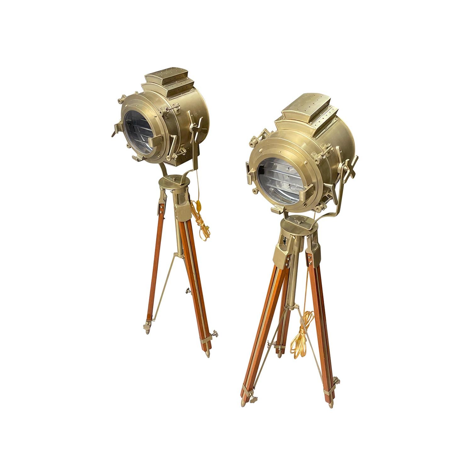 Hand-Crafted 20th Century French Pair of Metal Spotlights - Cinema Walnut Floor Lamps For Sale