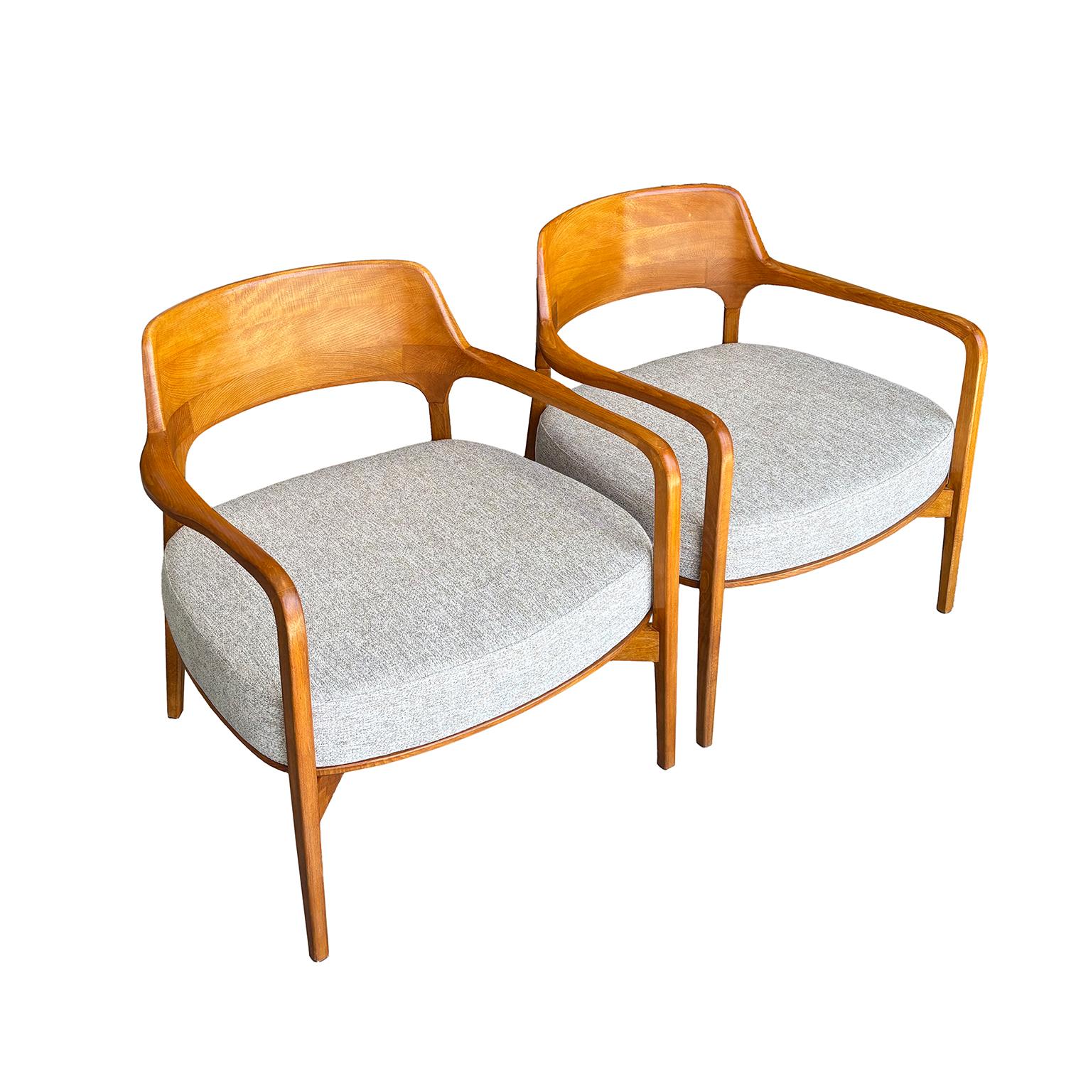 Pareja francesa del siglo XX de sillones modernos vintage de madera de haya de Baumann France Francés en venta