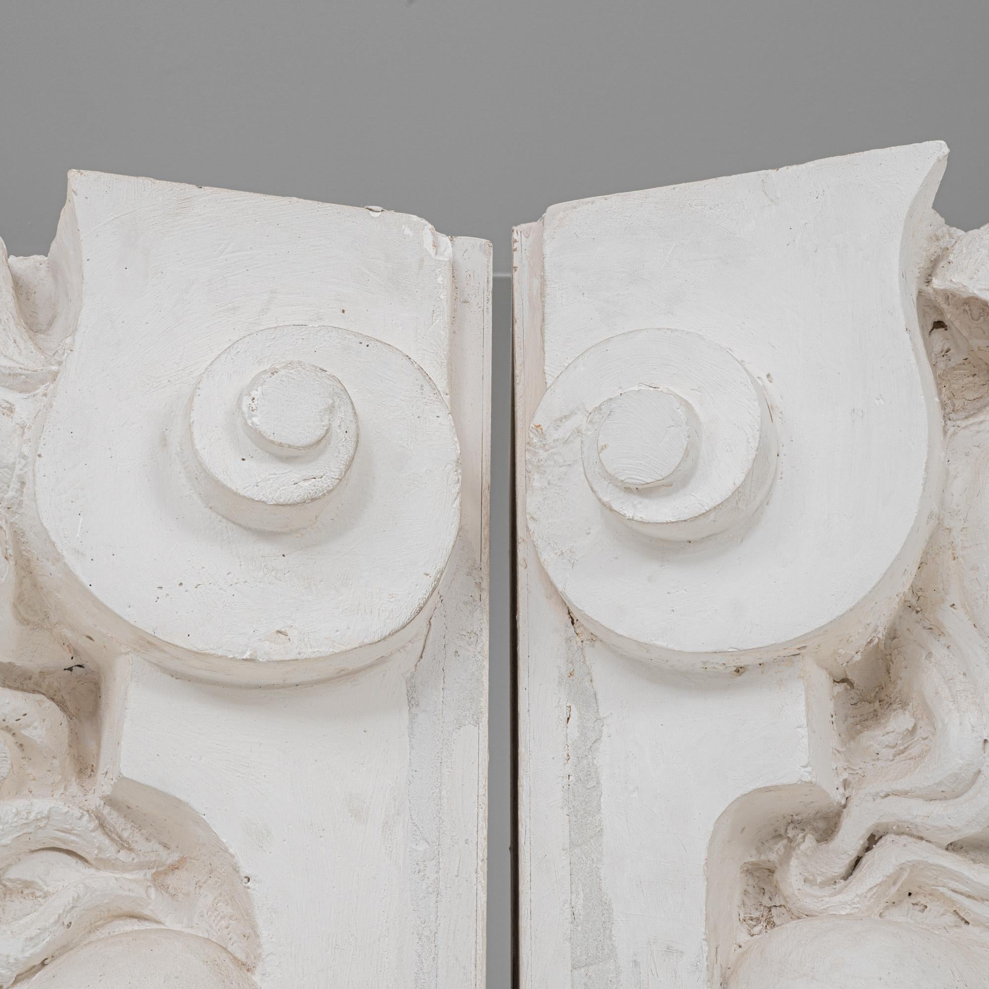 Paire de sculptures de sirènes en plâtre du 20ème siècle en vente 6