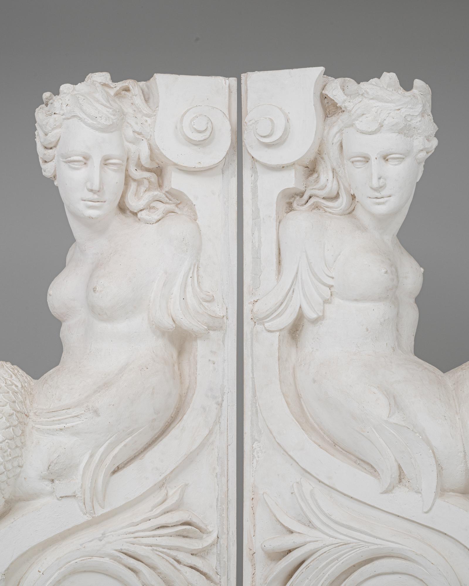 Plâtre Paire de sculptures de sirènes en plâtre du 20ème siècle en vente