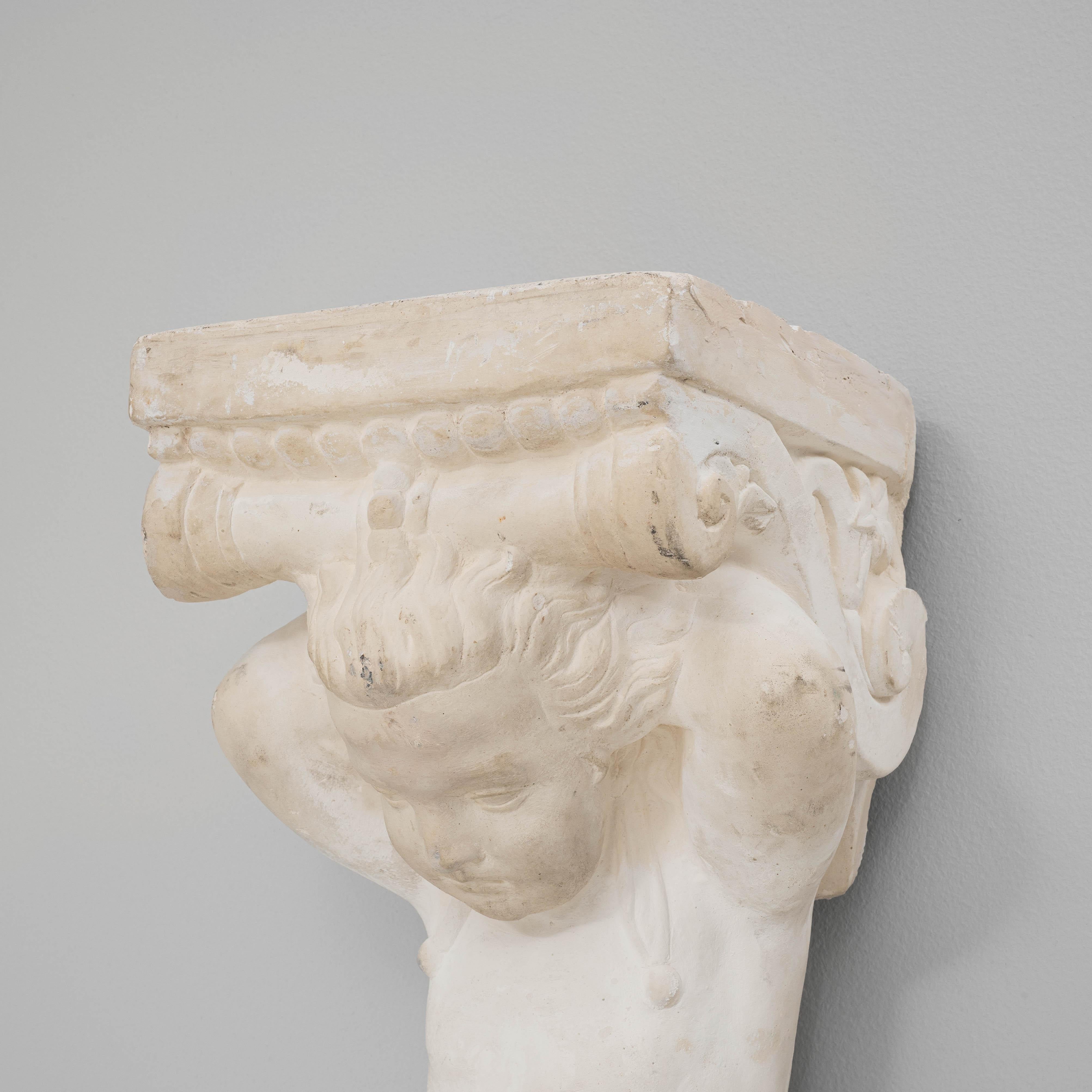 Paire de sculptures murales en plâtre françaises du 20e siècle en vente 1