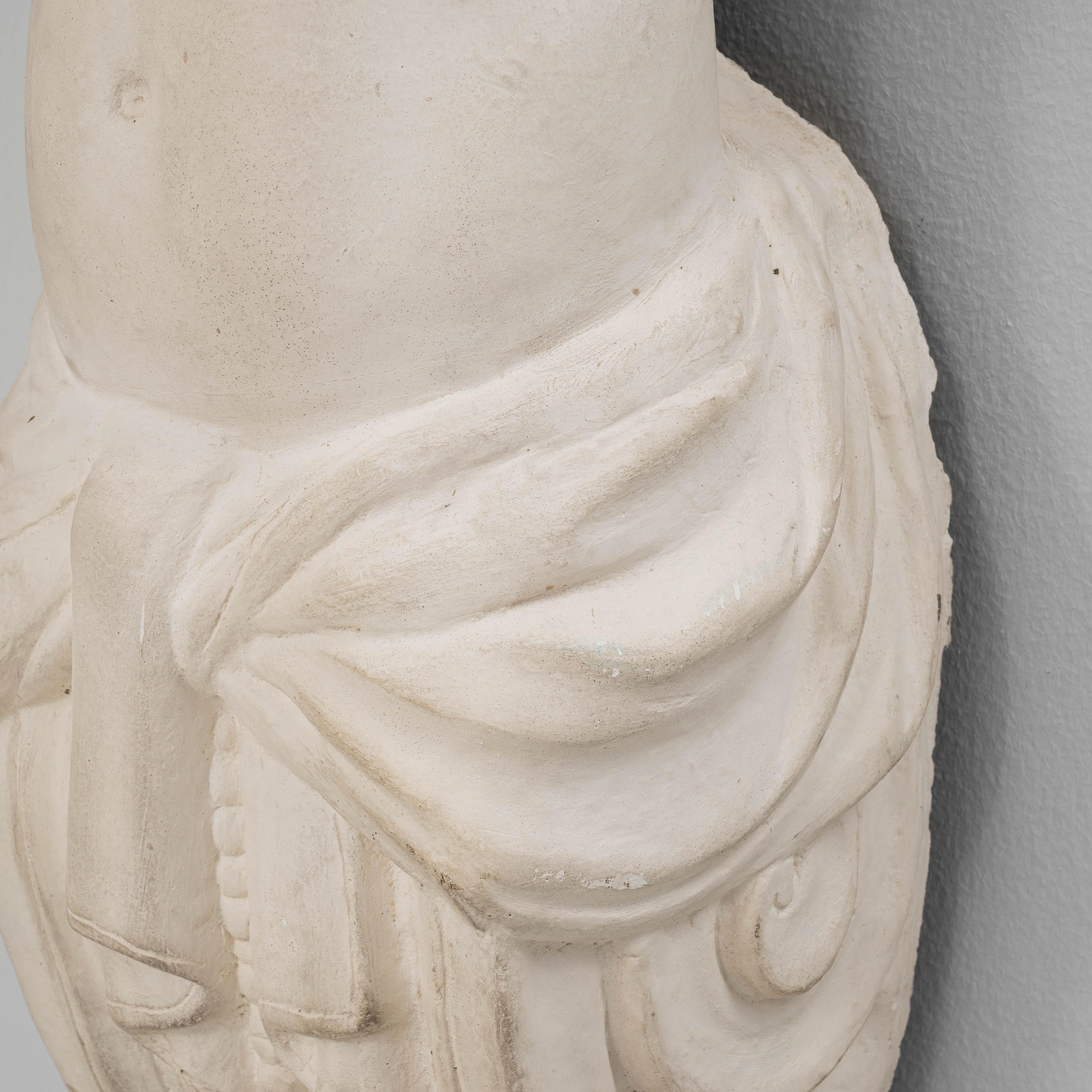 Paire de sculptures murales en plâtre françaises du 20e siècle en vente 2