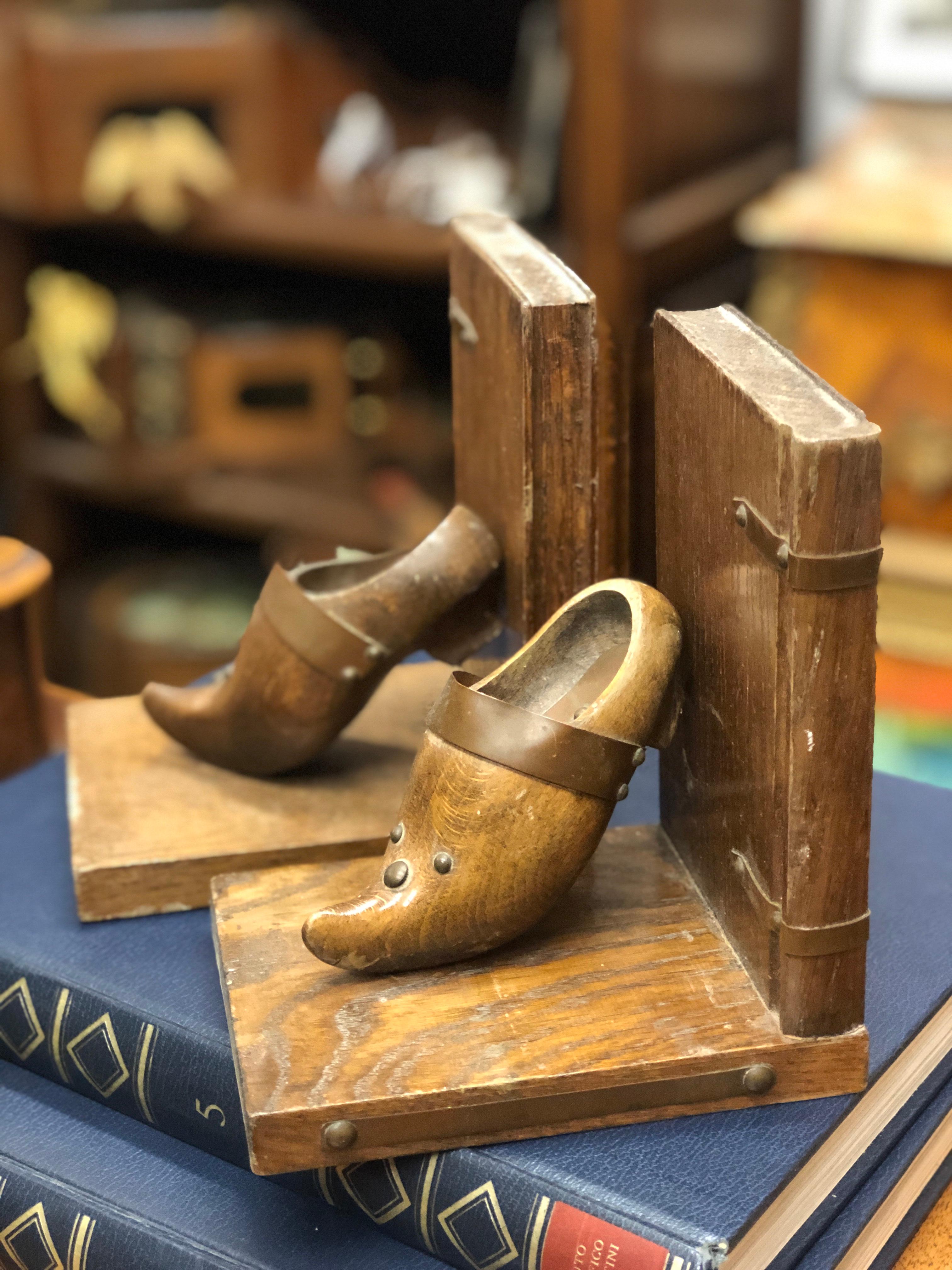 20th Century French Pair of Wooden Bookstands in Clogs Shape In Good Condition For Sale In Sofia, BG