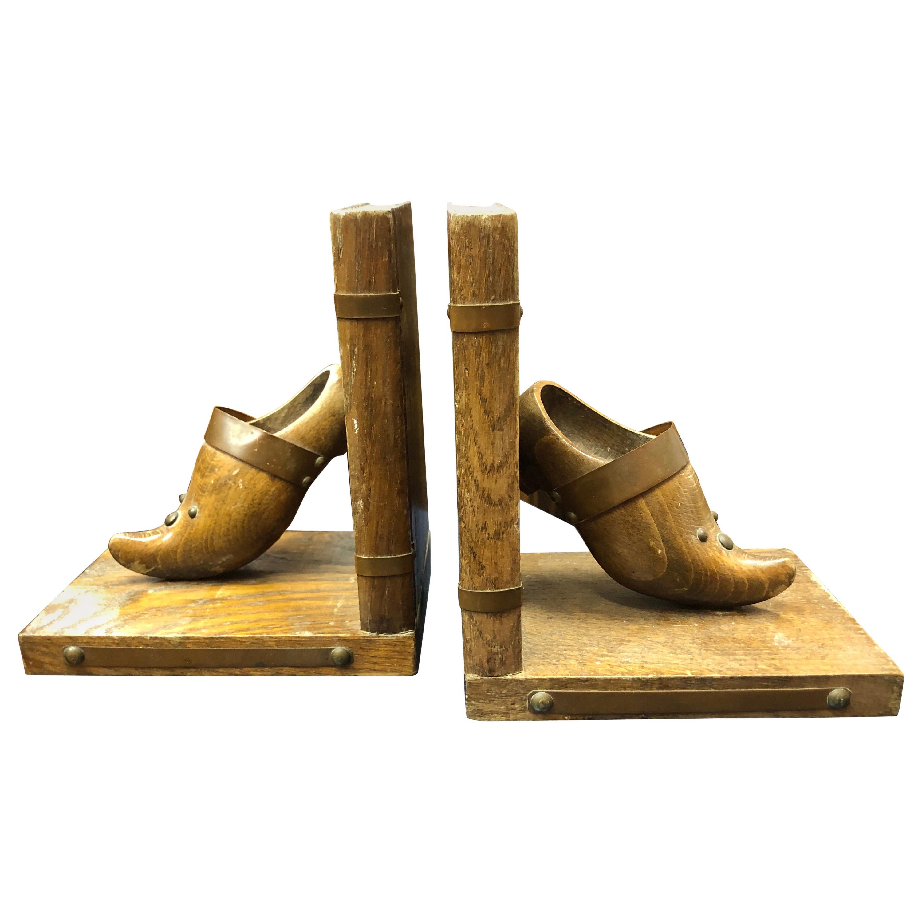 20th Century French Pair of Wooden Bookstands in Clogs Shape For Sale