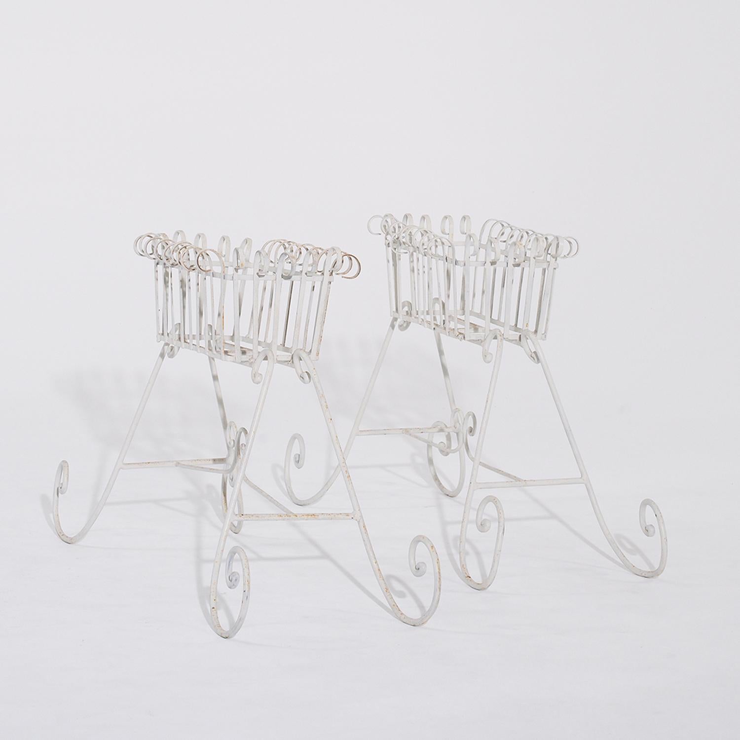 20th Century French Pair of Wrought Iron Jardinieres - Vintage Floral Stands In Good Condition For Sale In West Palm Beach, FL