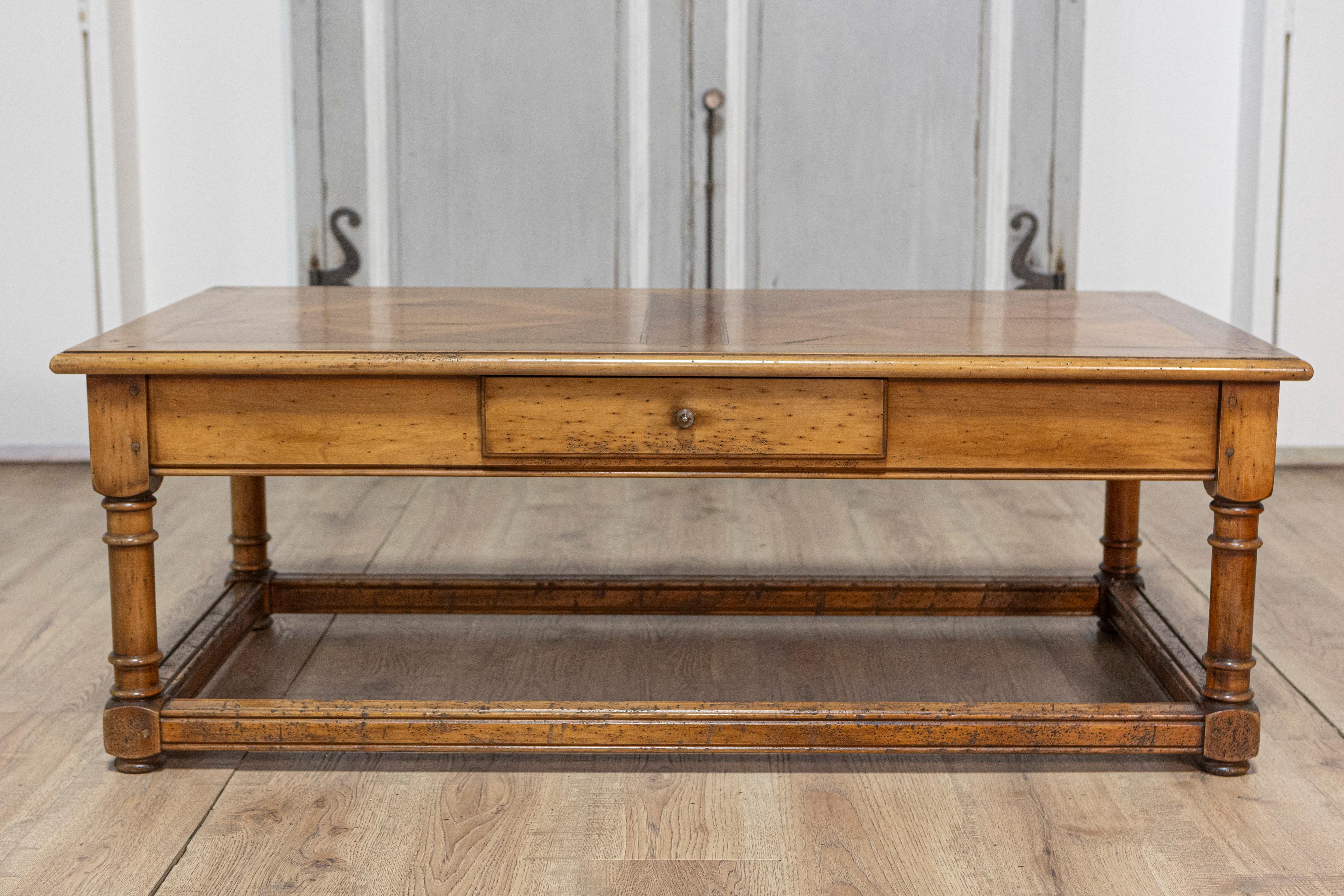 Provincial français Table basse en parqueterie française du 20e siècle en vente