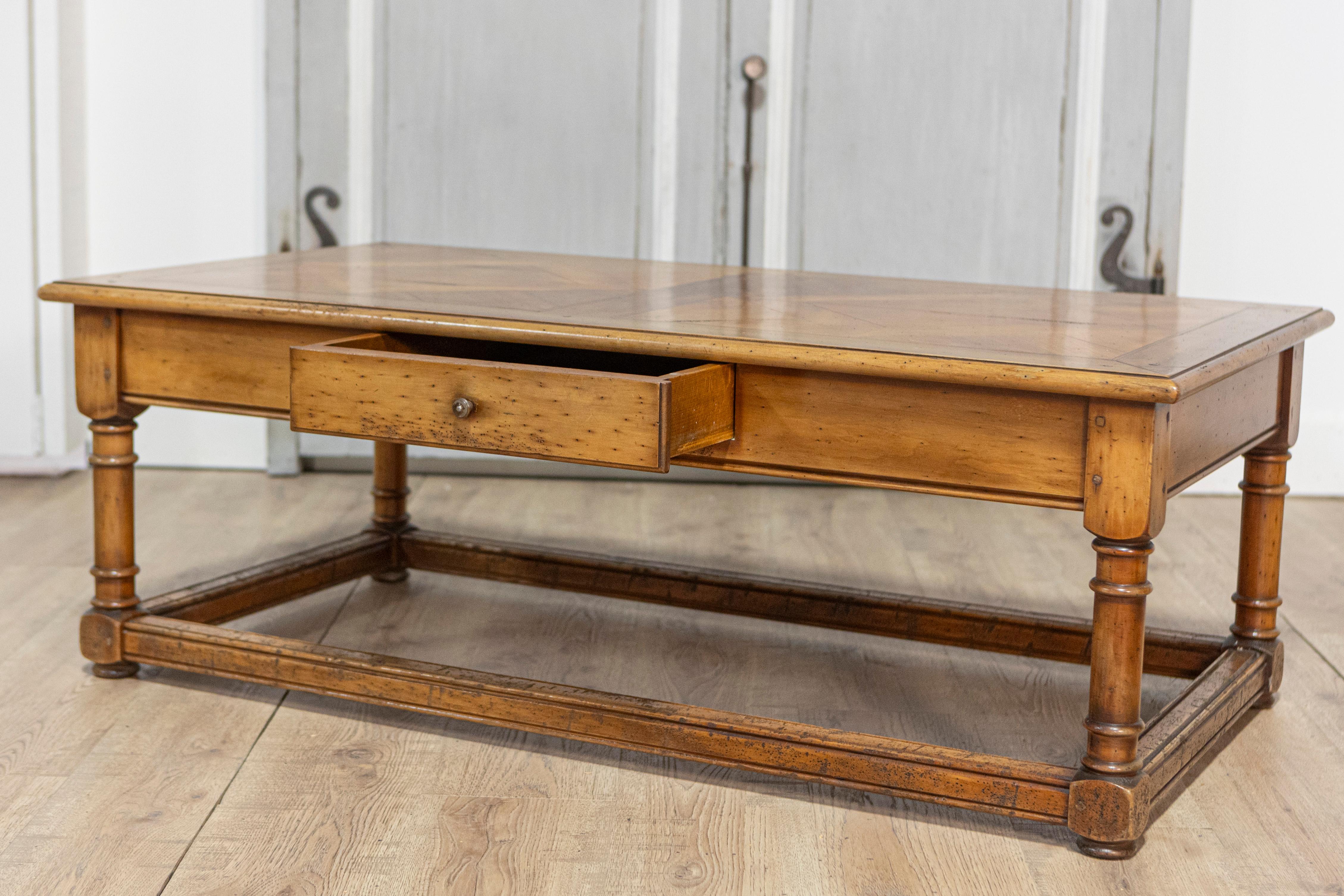 Français Table basse en parqueterie française du 20e siècle en vente