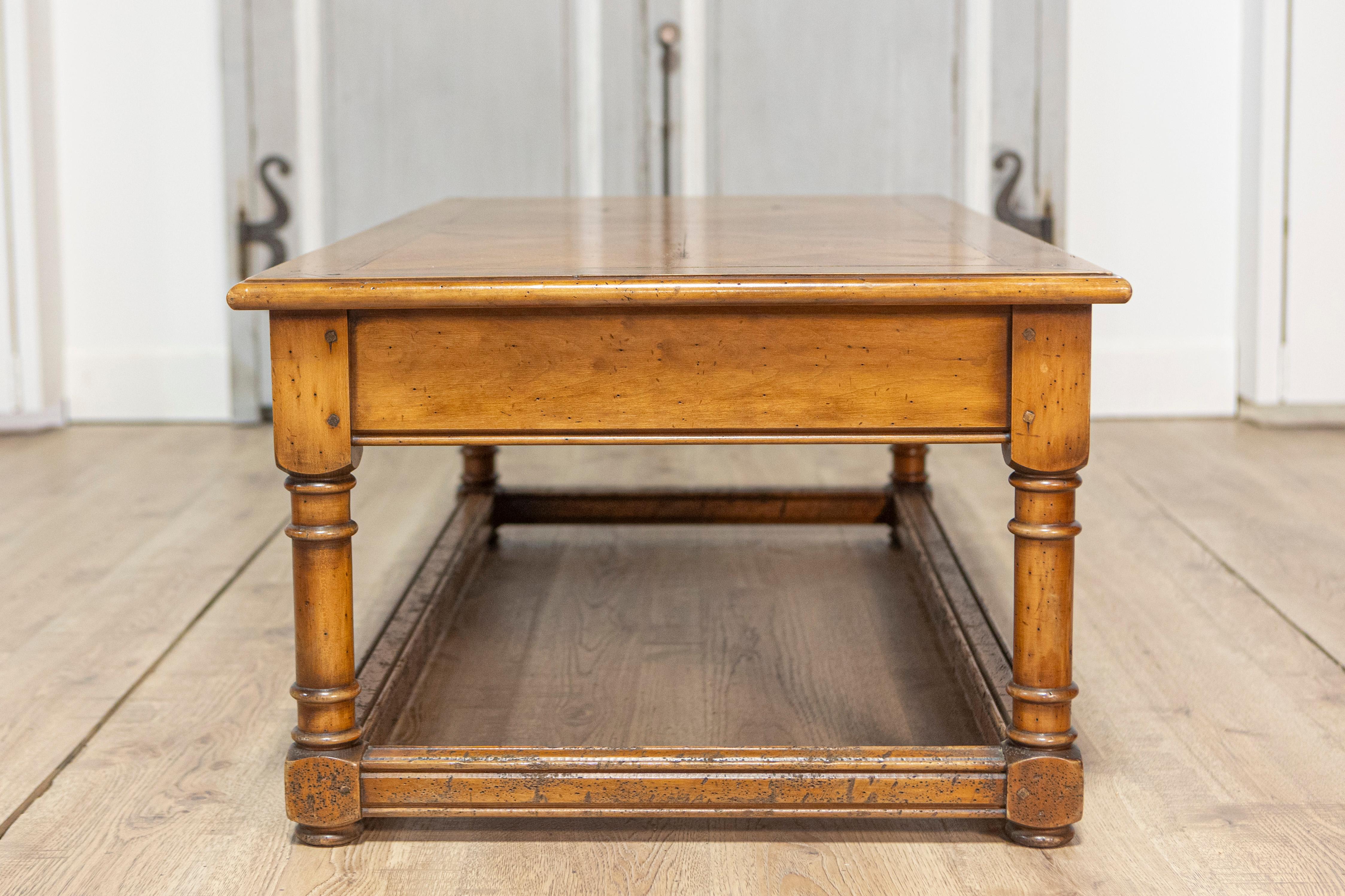Table basse en parqueterie française du 20e siècle Bon état - En vente à Atlanta, GA