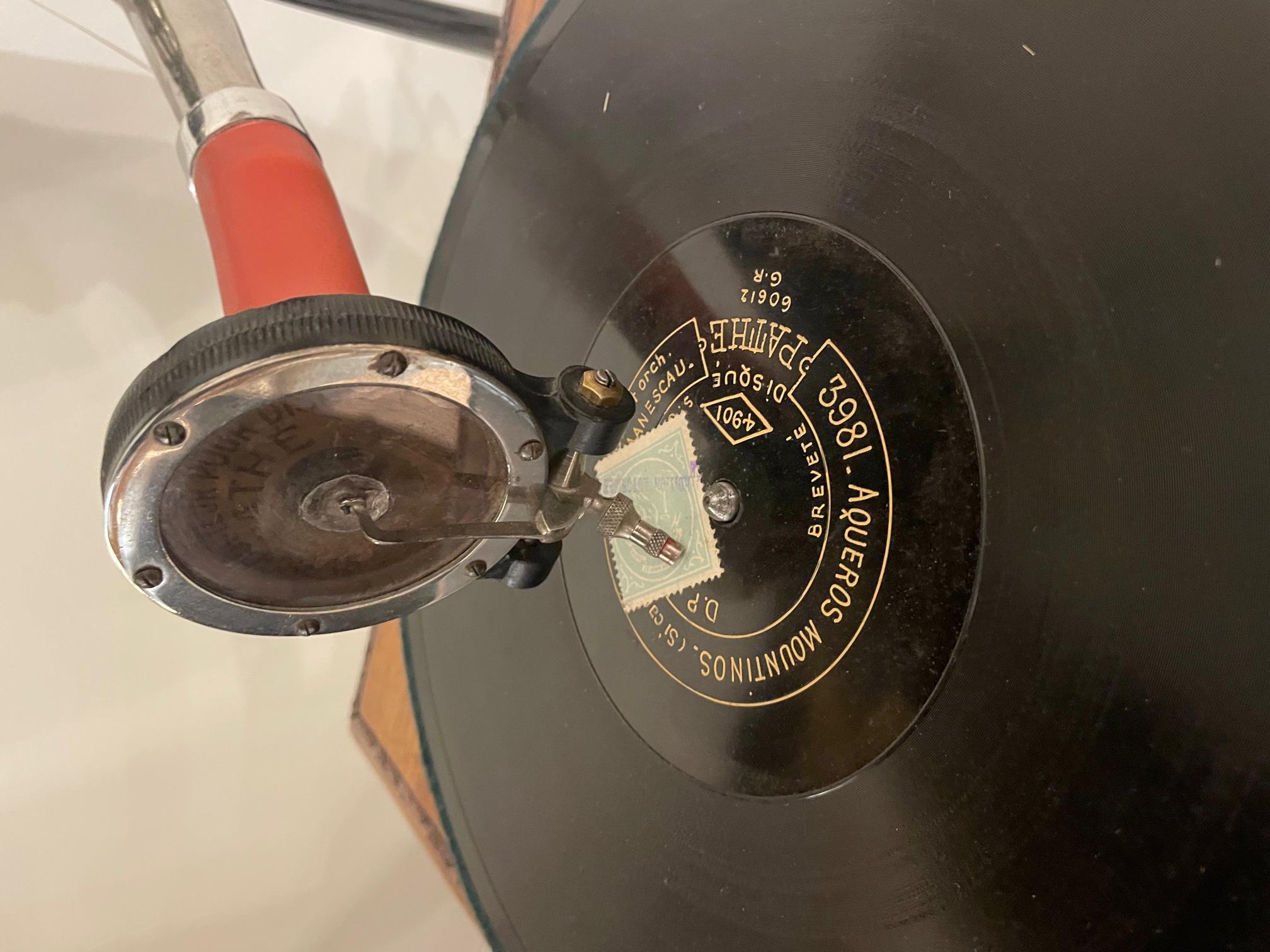 20th Century French Pathe Walnut and Sheet Metal Gramophone, 1920s 1