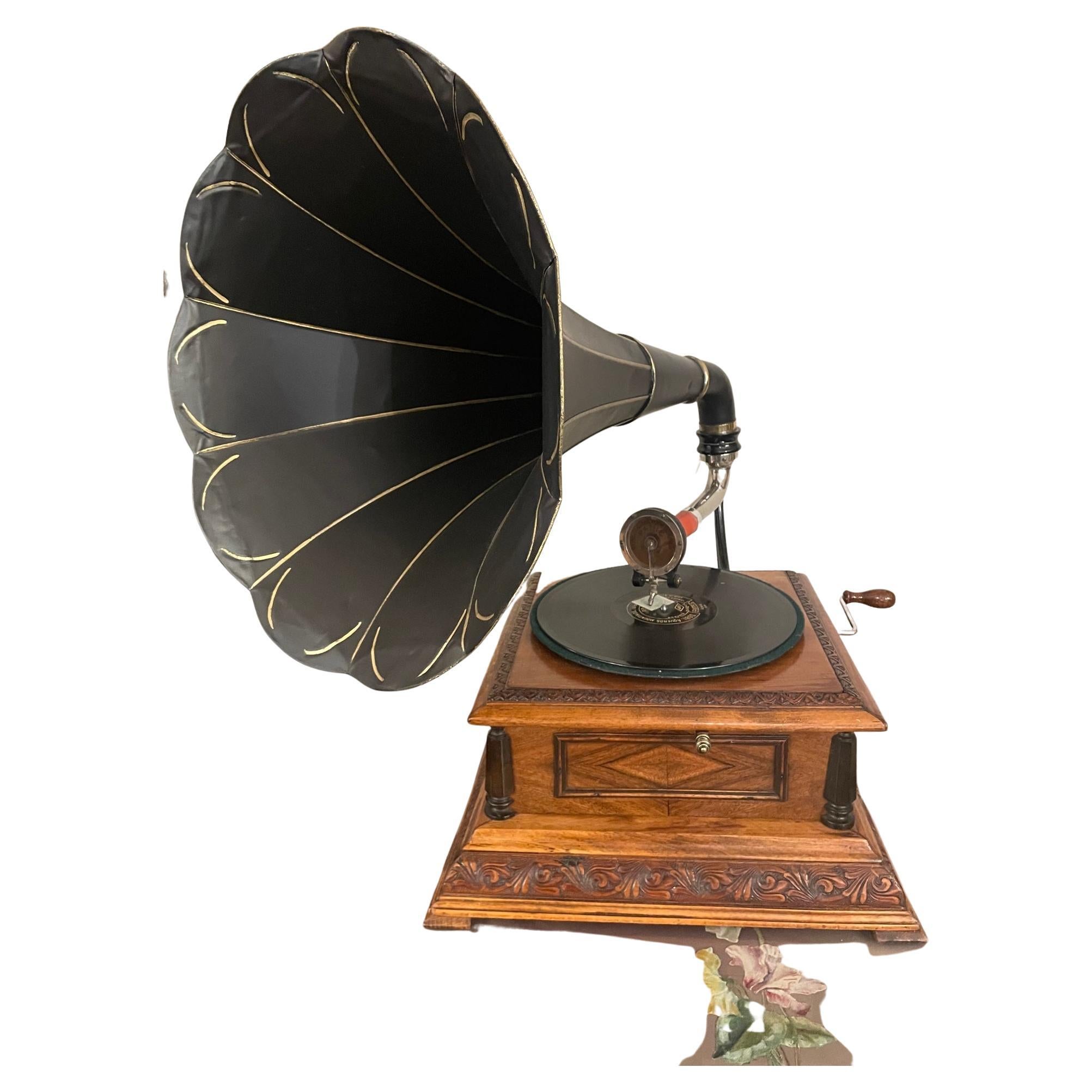 20th Century French Pathe Walnut and Sheet Metal Gramophone, 1920s