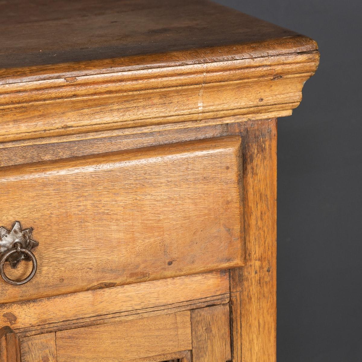 20th Century, French Pine Sideboard, C.1920 For Sale 10