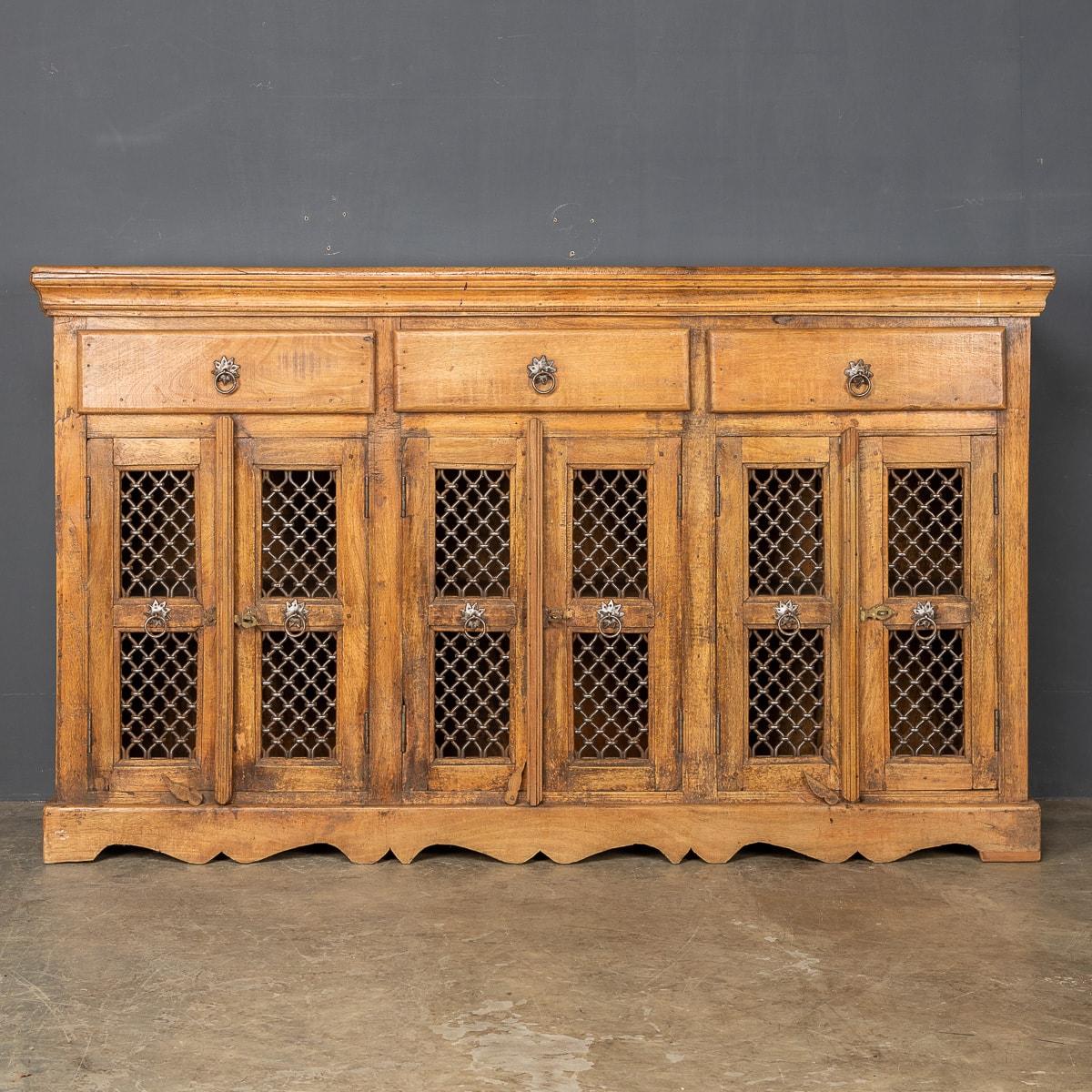 20th Century, French Pine Sideboard, C.1920 In Good Condition For Sale In Royal Tunbridge Wells, Kent