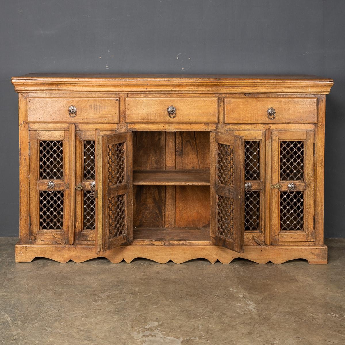 20th Century, French Pine Sideboard, C.1920 For Sale 3