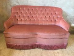 canapé Crapaud deux places en velours rose:: années 1950