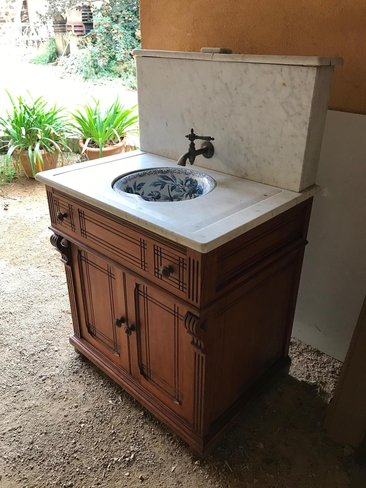 20th Century French Pitch Pine and Marble-Top Bathroom Cabinet, 1920s In Fair Condition In LEGNY, FR