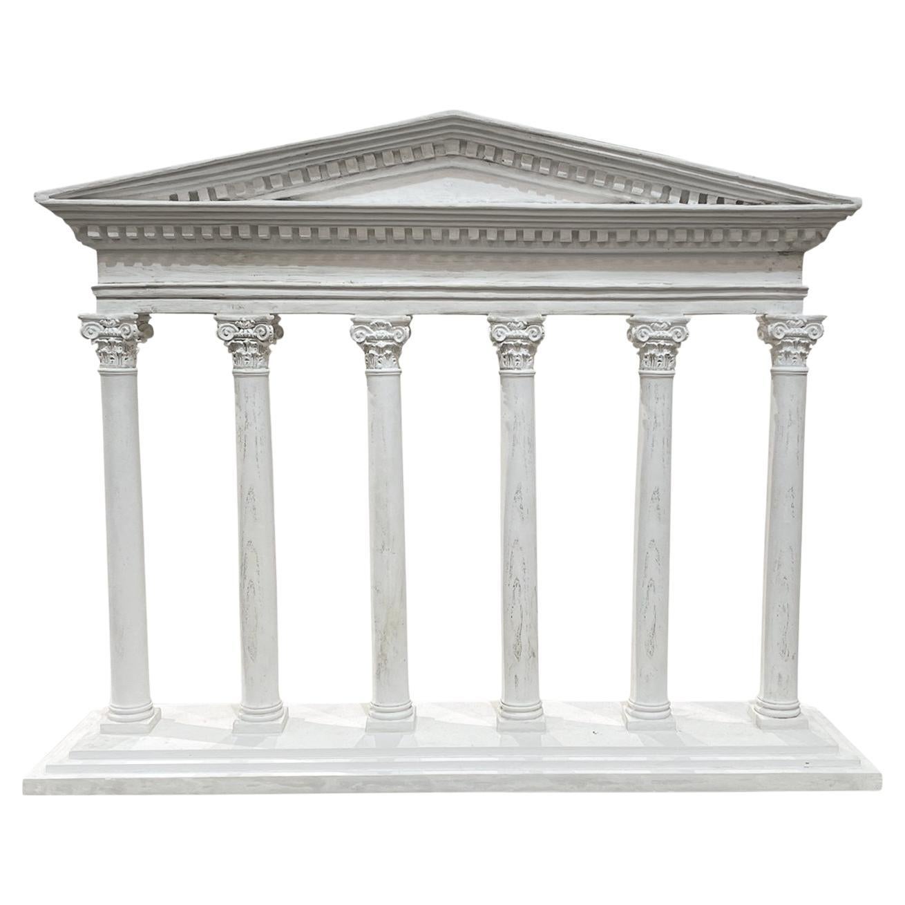 Facciata in gesso di un tempio romano del XX secolo - Modello d'epoca