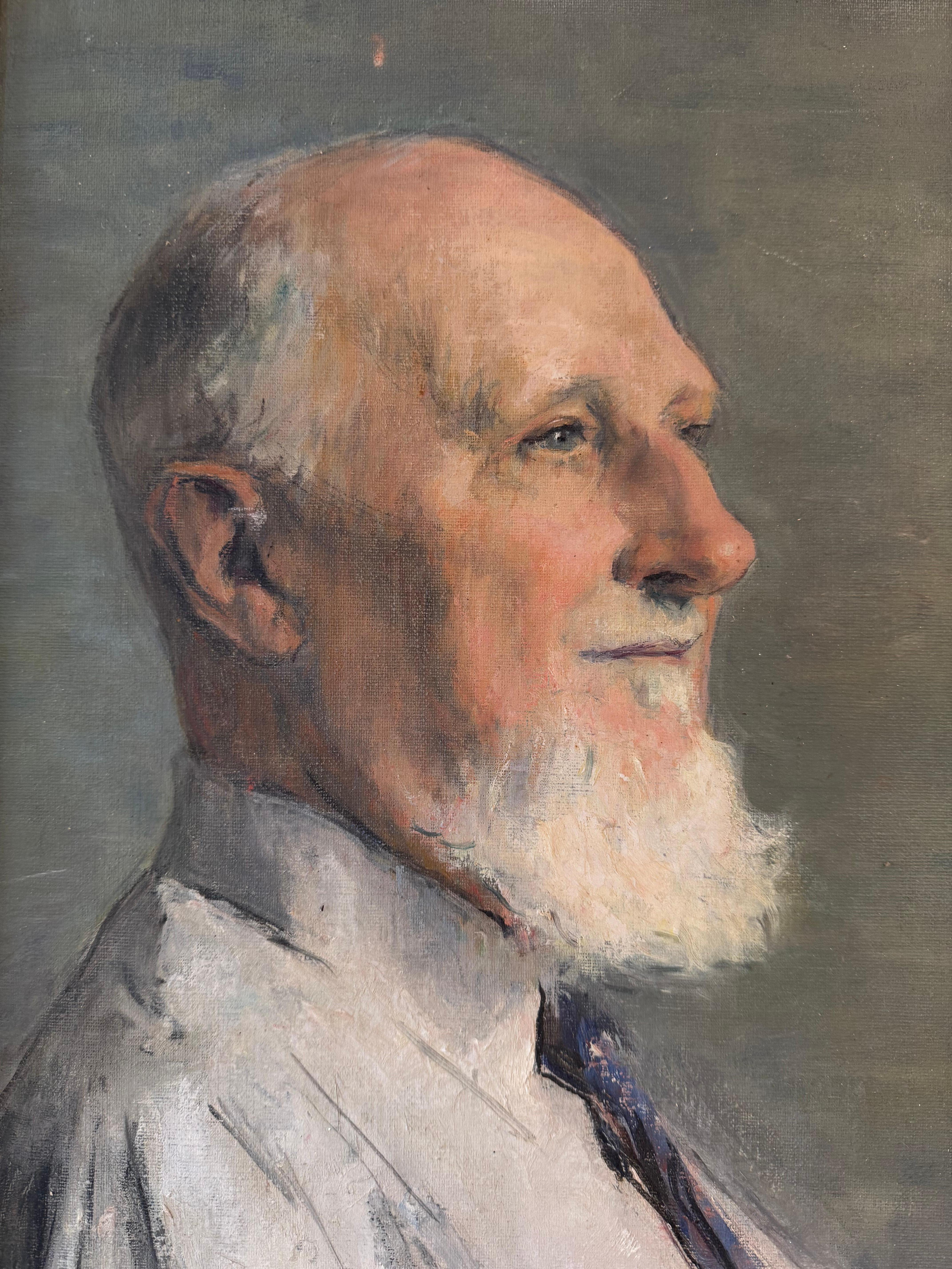 Un portrait à l'huile sur carton de très belle qualité  peinture d'un gentleman français. Monté dans un cadre en bois simple. Signé en haut à droite. Vers 1950.

Veuillez nous contacter pour un devis d'expédition dans le monde entier 