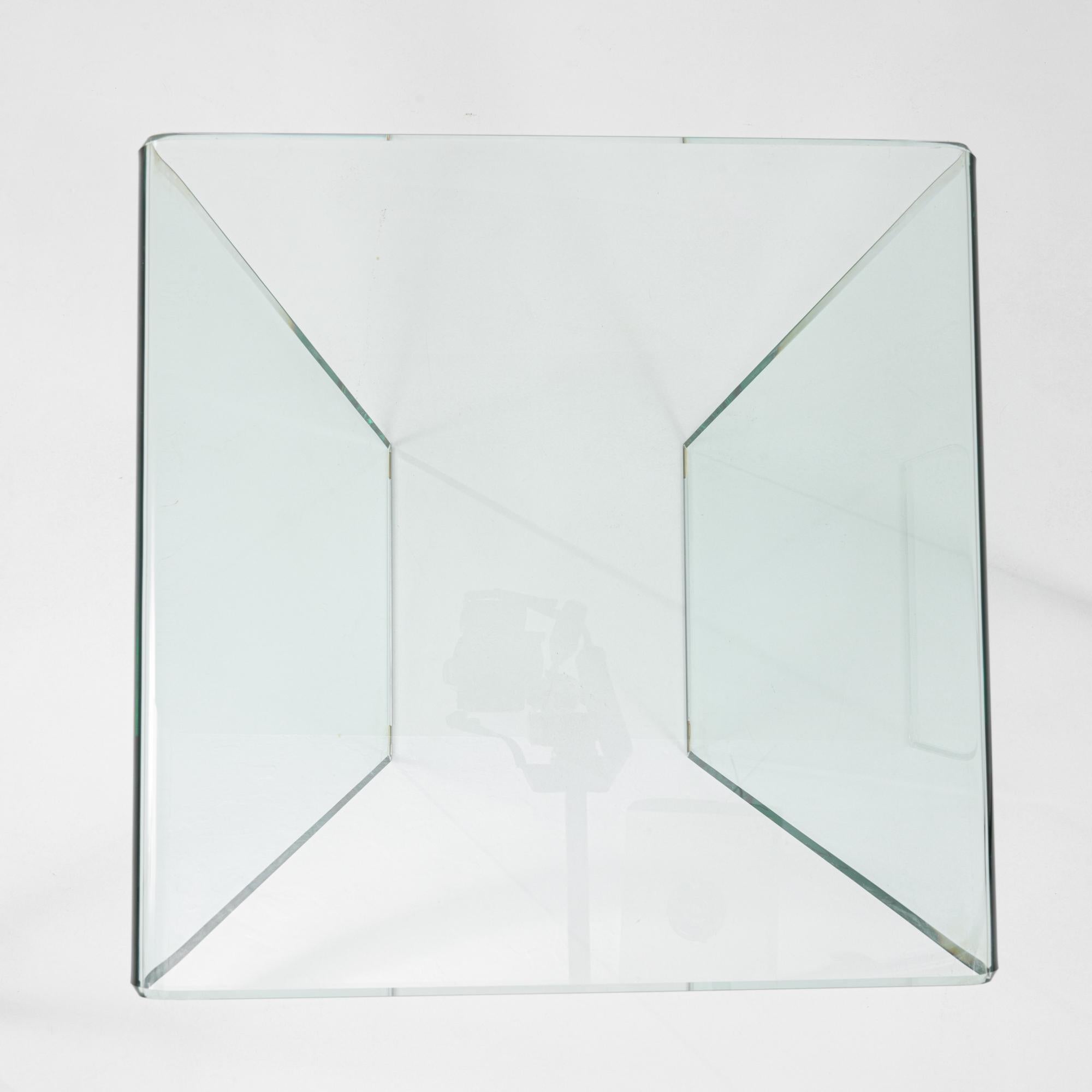 Table basse en verre incurvée postmoderne française du 20e siècle en vente 5