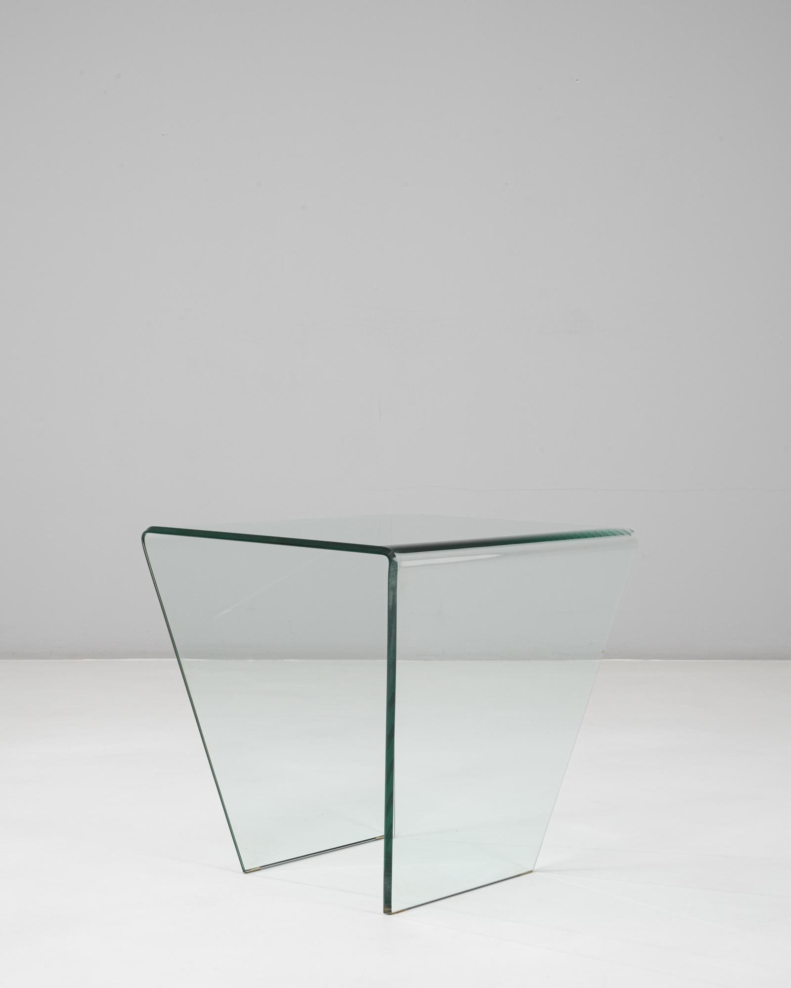 Verre Table basse en verre incurvée postmoderne française du 20e siècle en vente