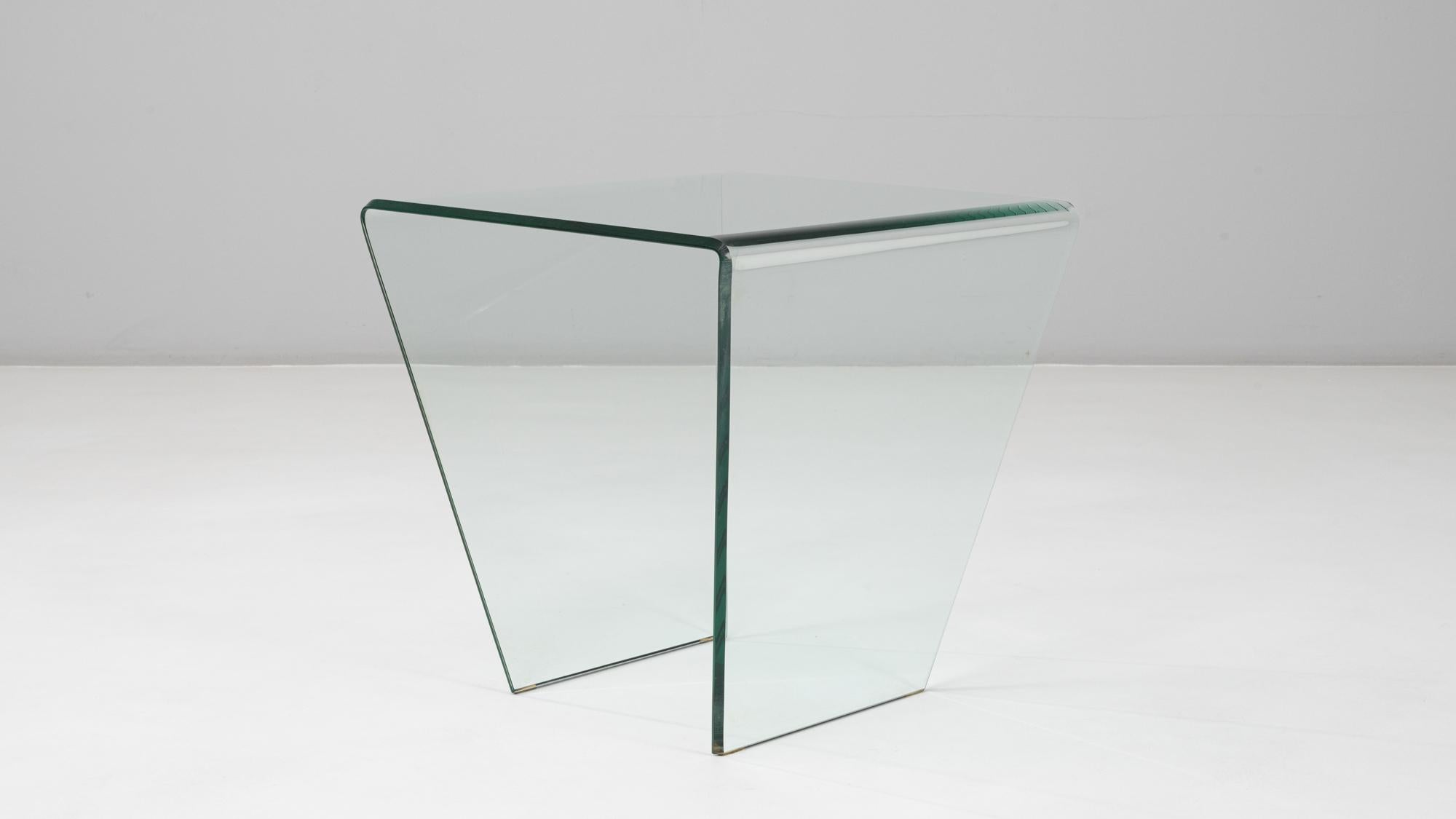 Table basse en verre incurvée postmoderne française du 20e siècle en vente 1