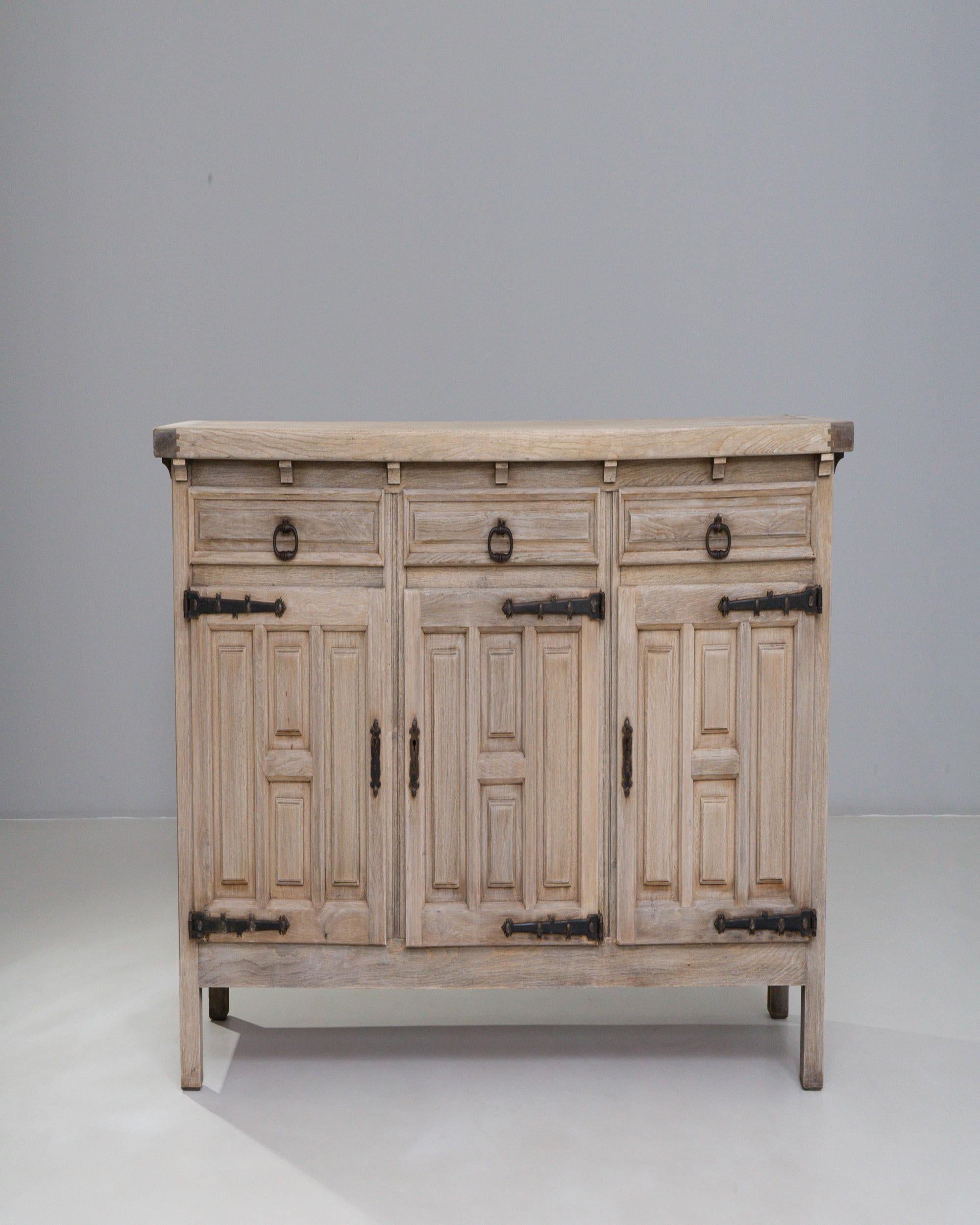 Quercia 20th Century French Primitive Oak Buffet With Iron Hardware in vendita