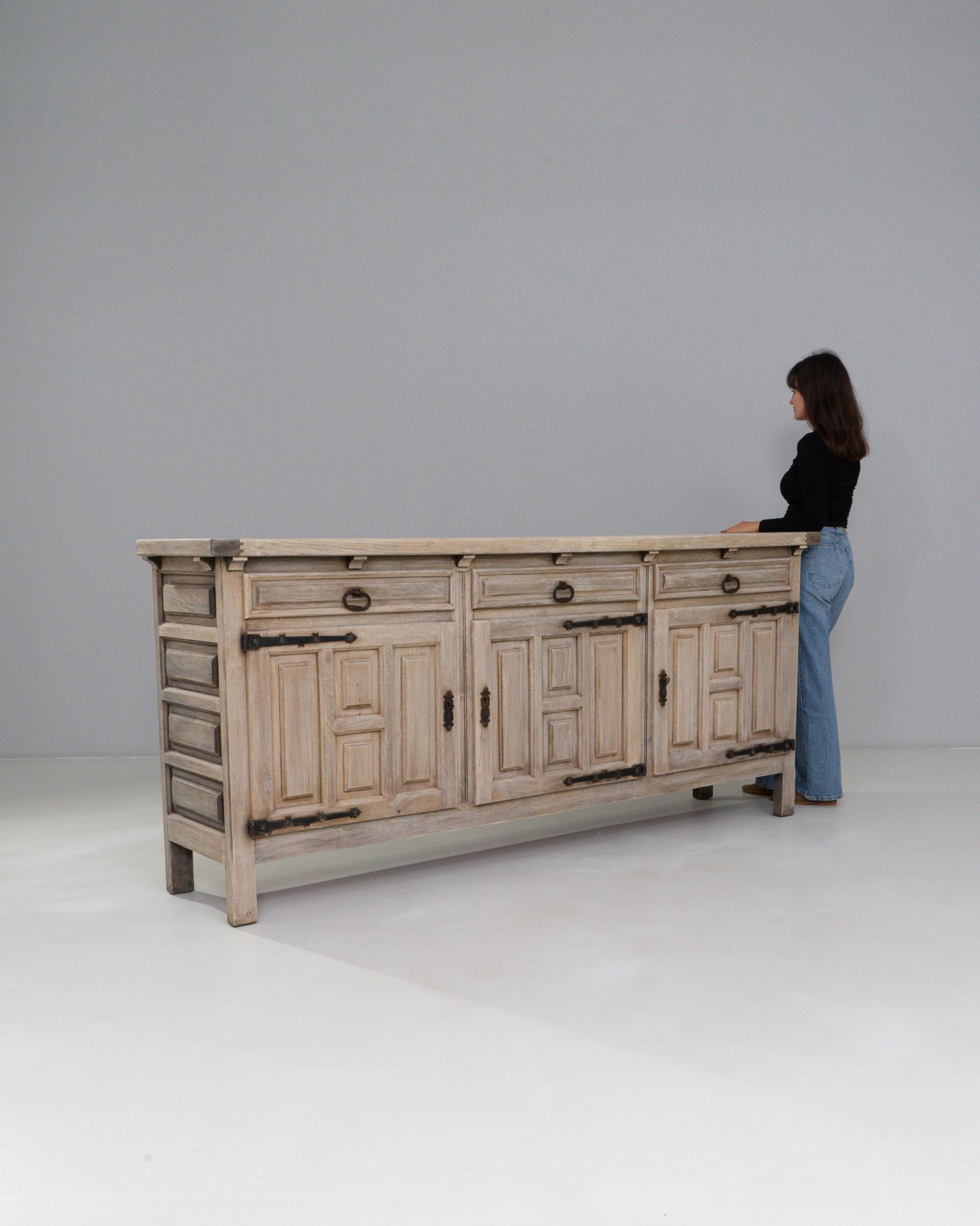 20th Century French Primitive Oak Buffet With Iron Hardware in vendita 3