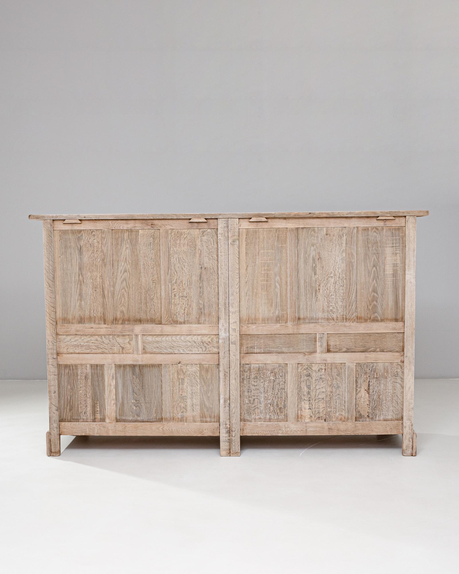 Armoire en chêne primitive française du 20e siècle avec quincaillerie en fer en vente 8