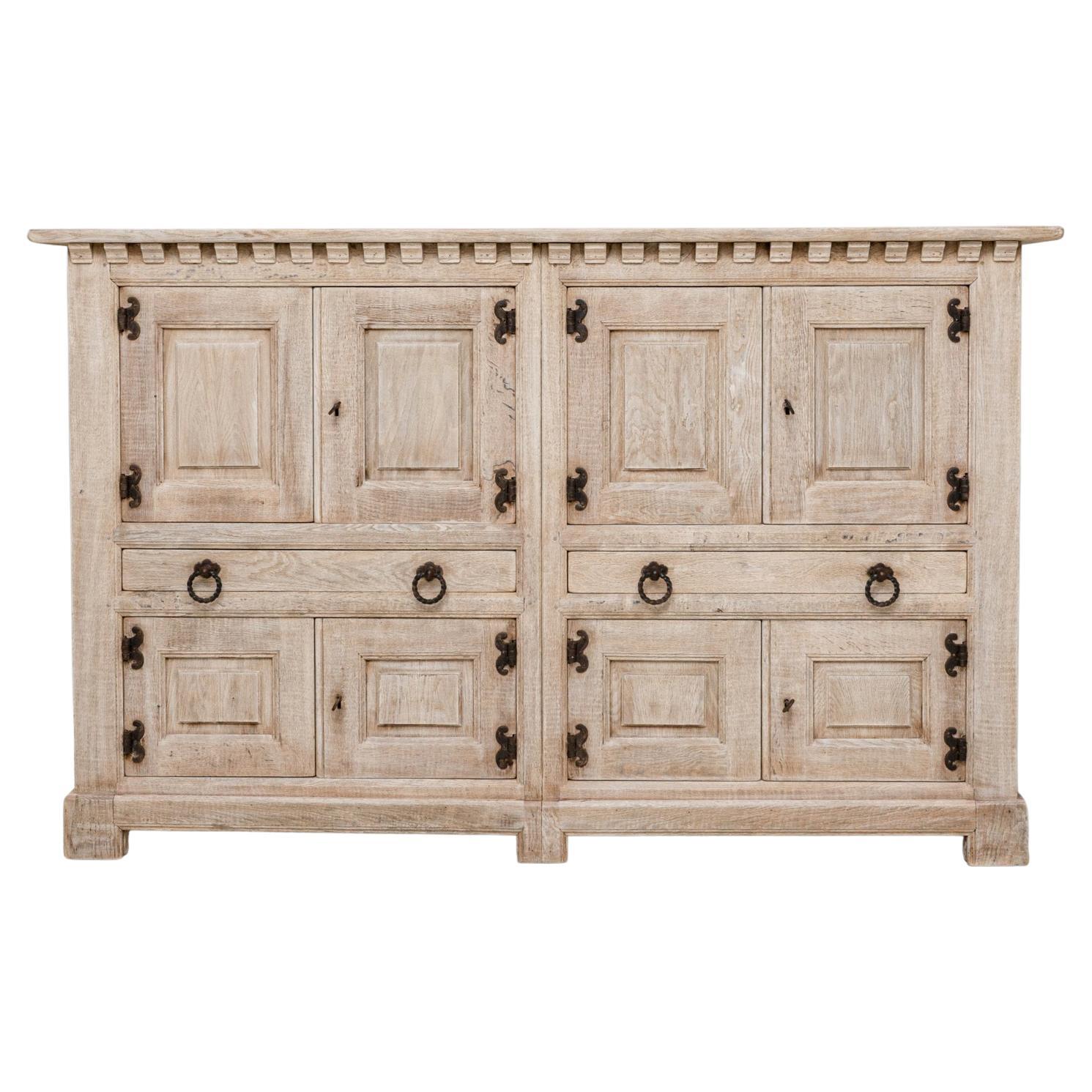 Armadio primitivo francese del XX secolo in Oak con ferramenta in ferro