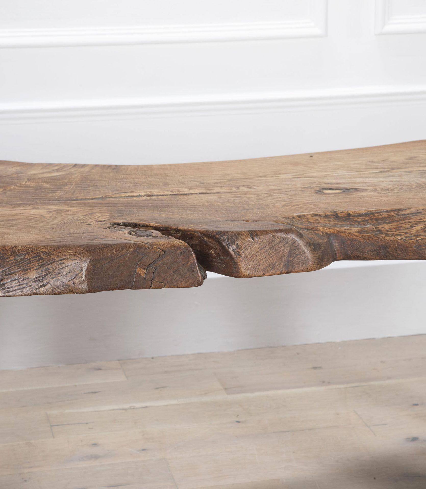 Mesa de roble primitiva francesa del siglo XX en venta 4