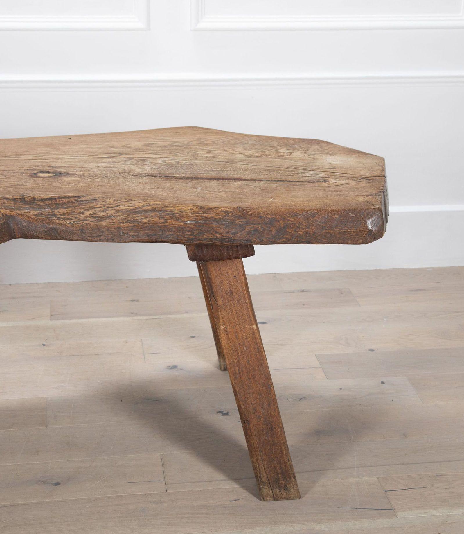 Mesa de roble primitiva francesa del siglo XX en venta 2