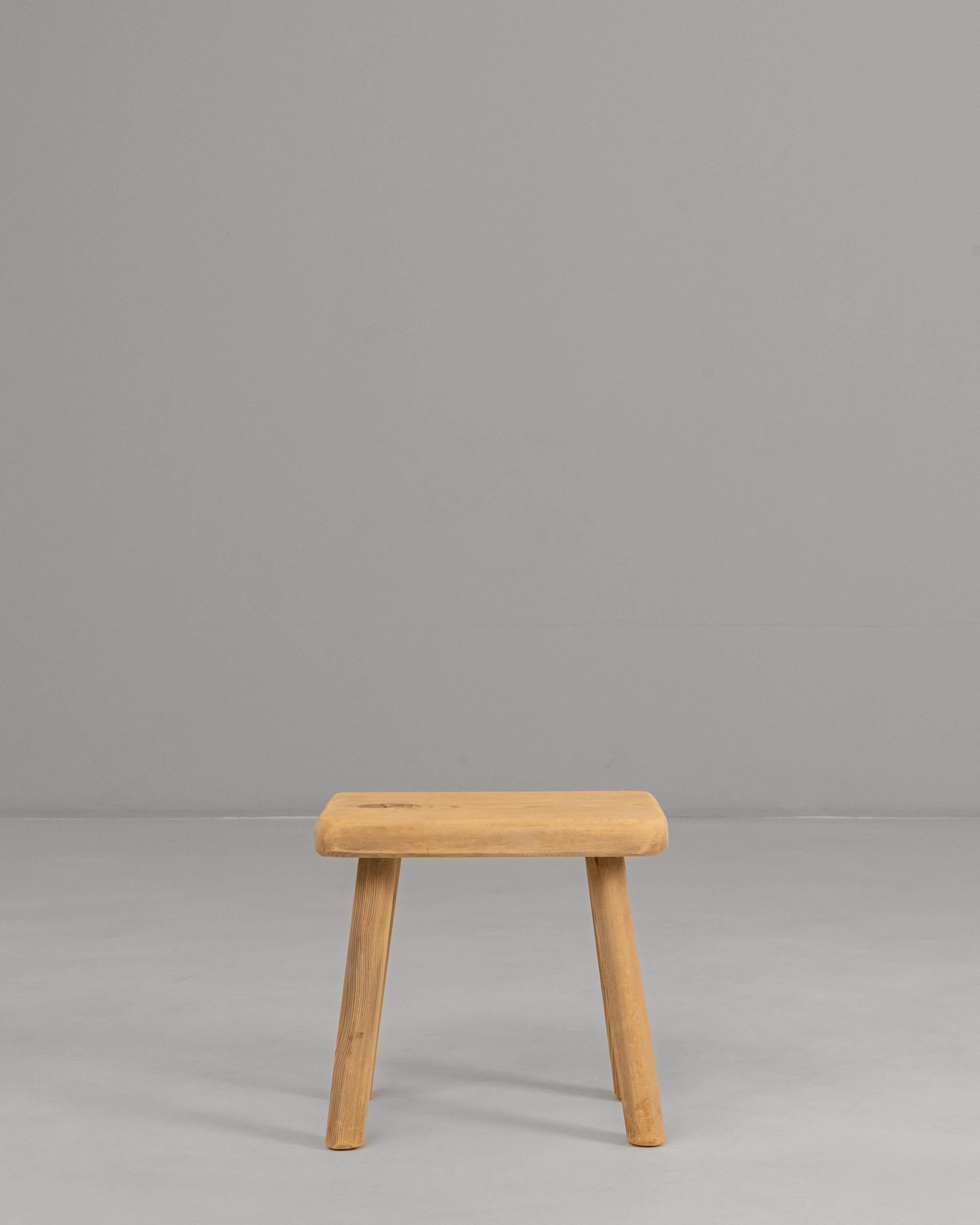 20th Century French Primitive Wooden Stool (Französisch) im Angebot