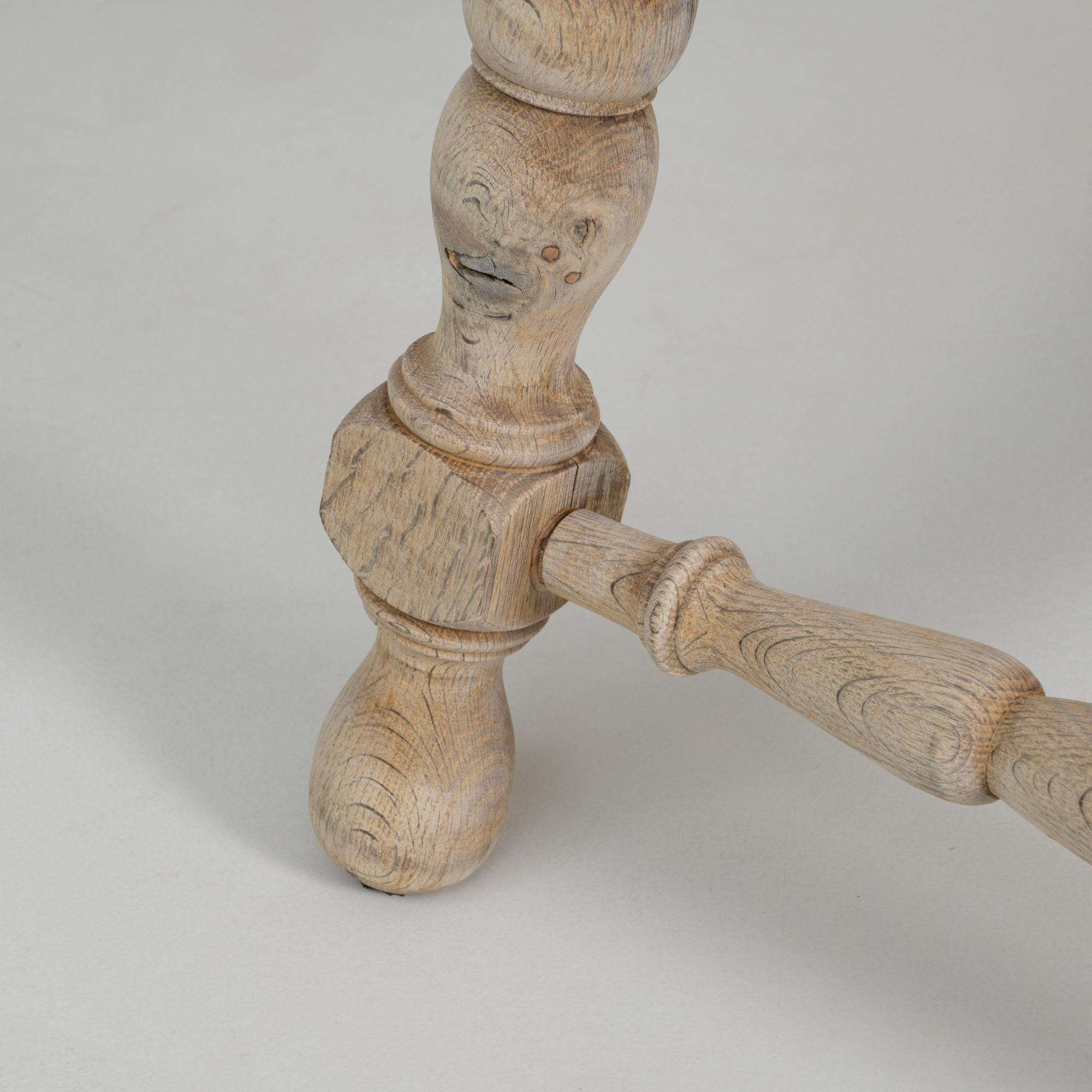 20th Century French Provincial Oak Coffee Table en venta 3