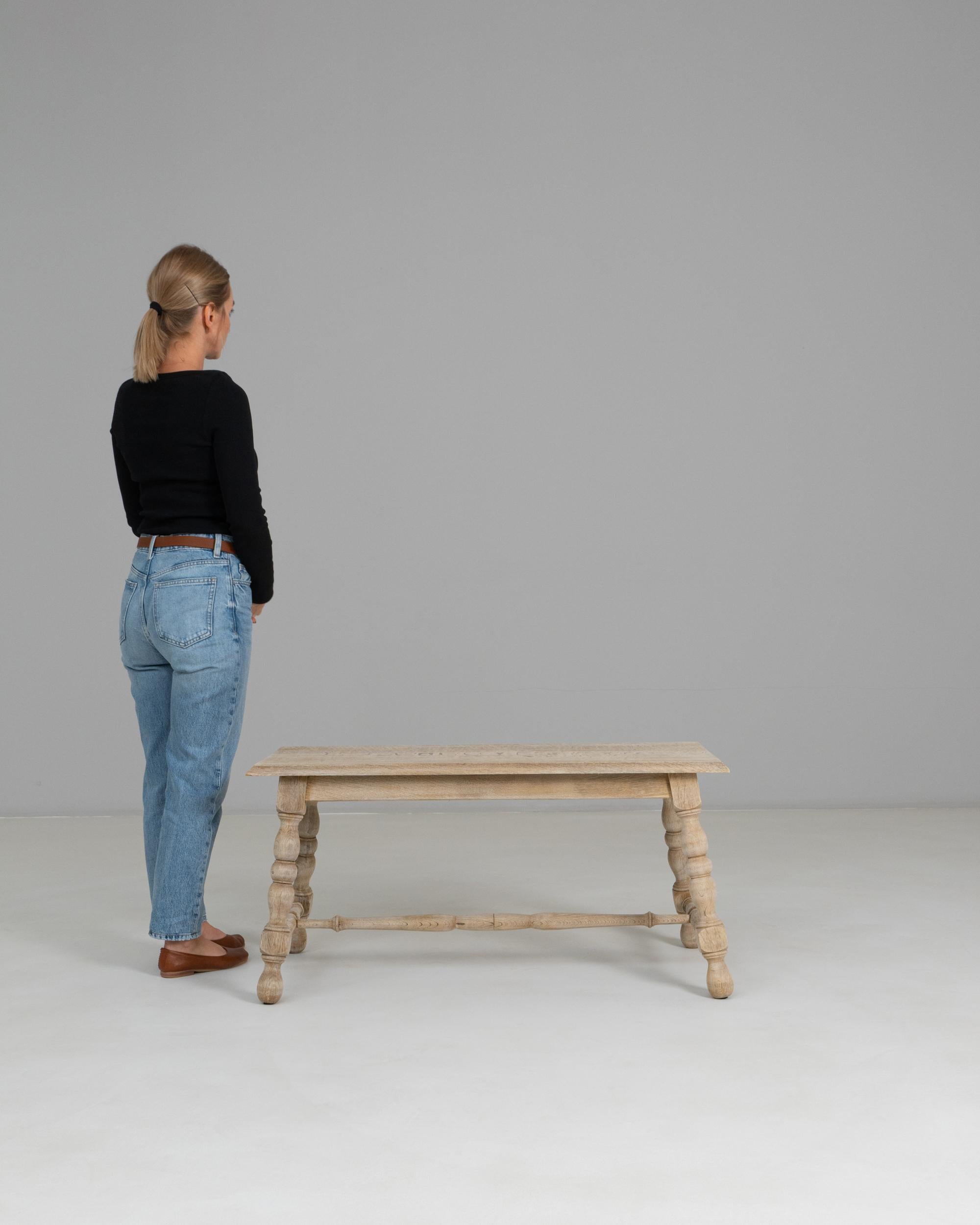 20th Century French Provincial Oak Coffee Table Provincial francés en venta