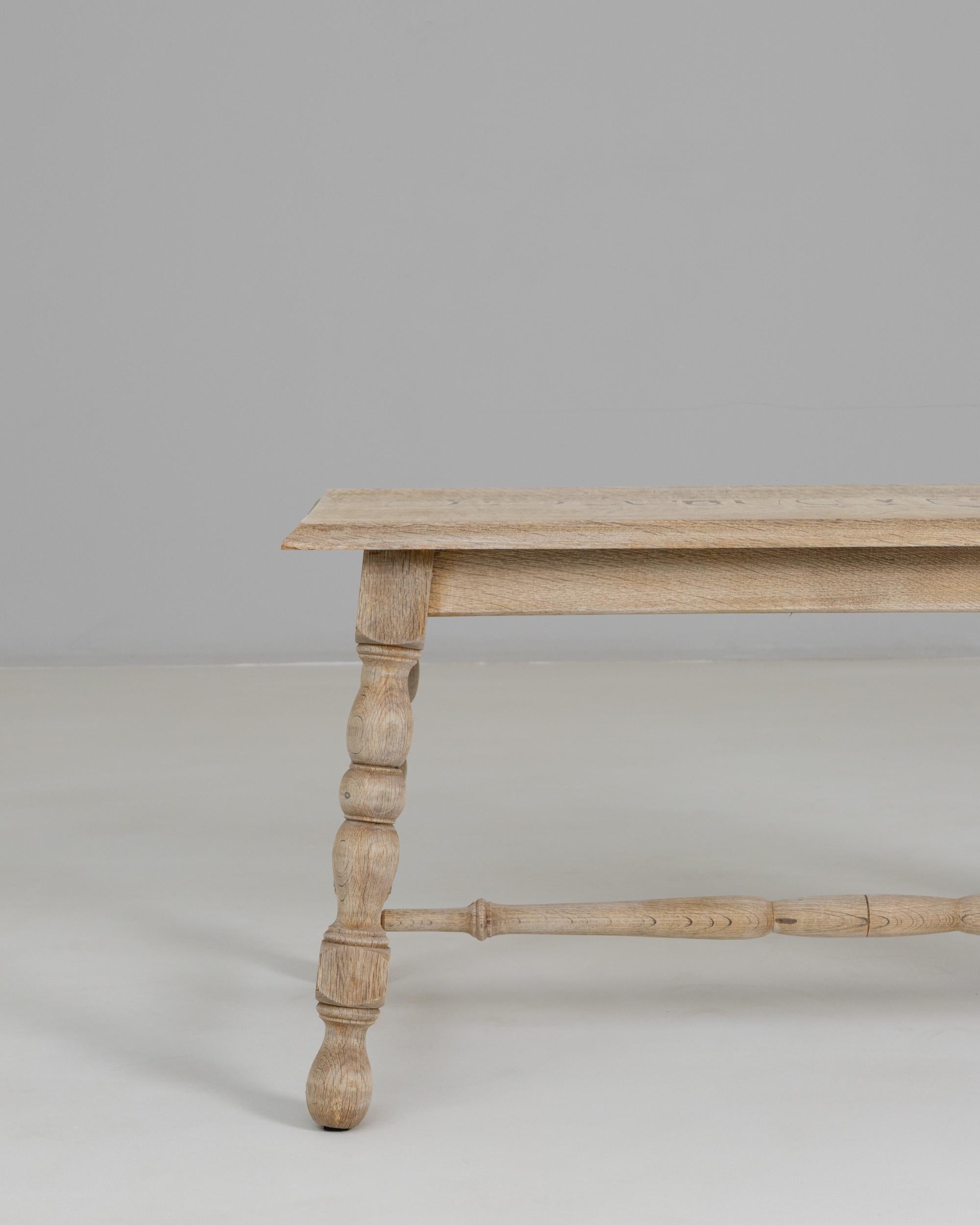 20th Century French Provincial Oak Coffee Table Francés en venta