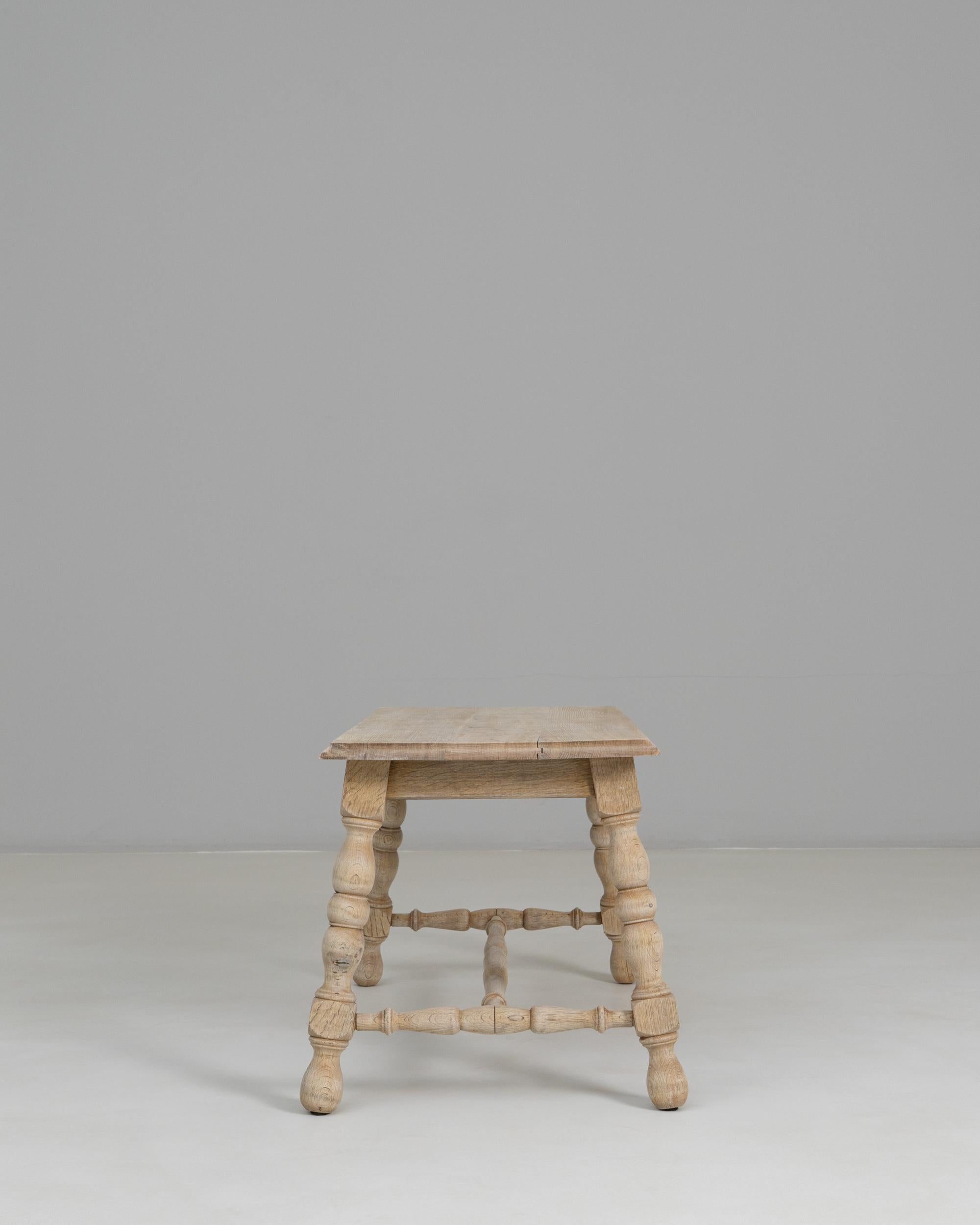 20th Century French Provincial Oak Coffee Table siglo XX en venta