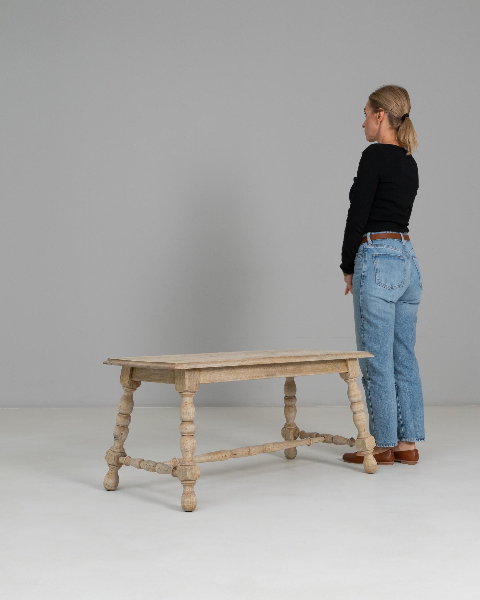 20th Century French Provincial Oak Coffee Table en venta 1