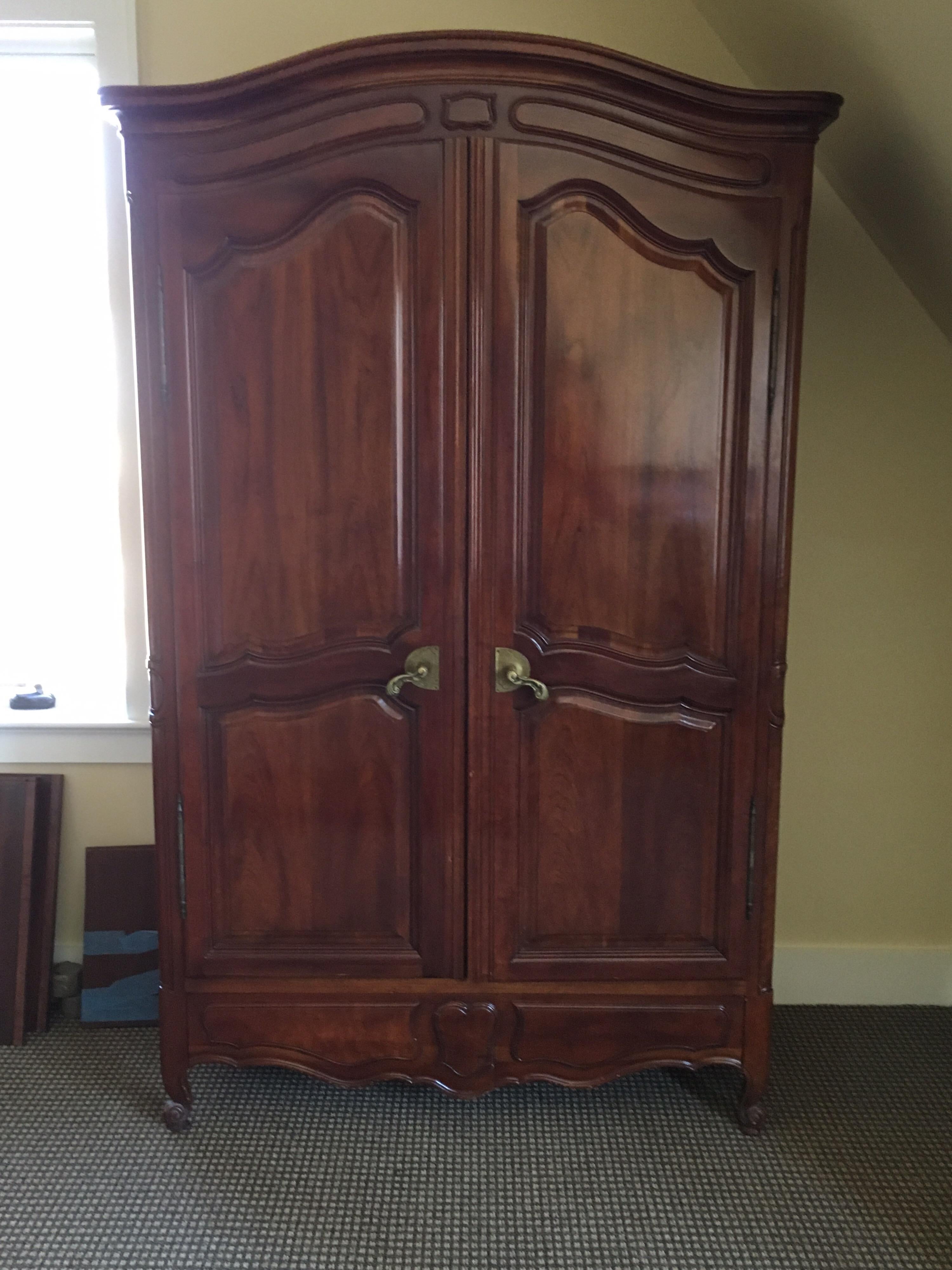 20th Century French Provincial Style Walnut Armoire by John Widdicomb For Sale 7