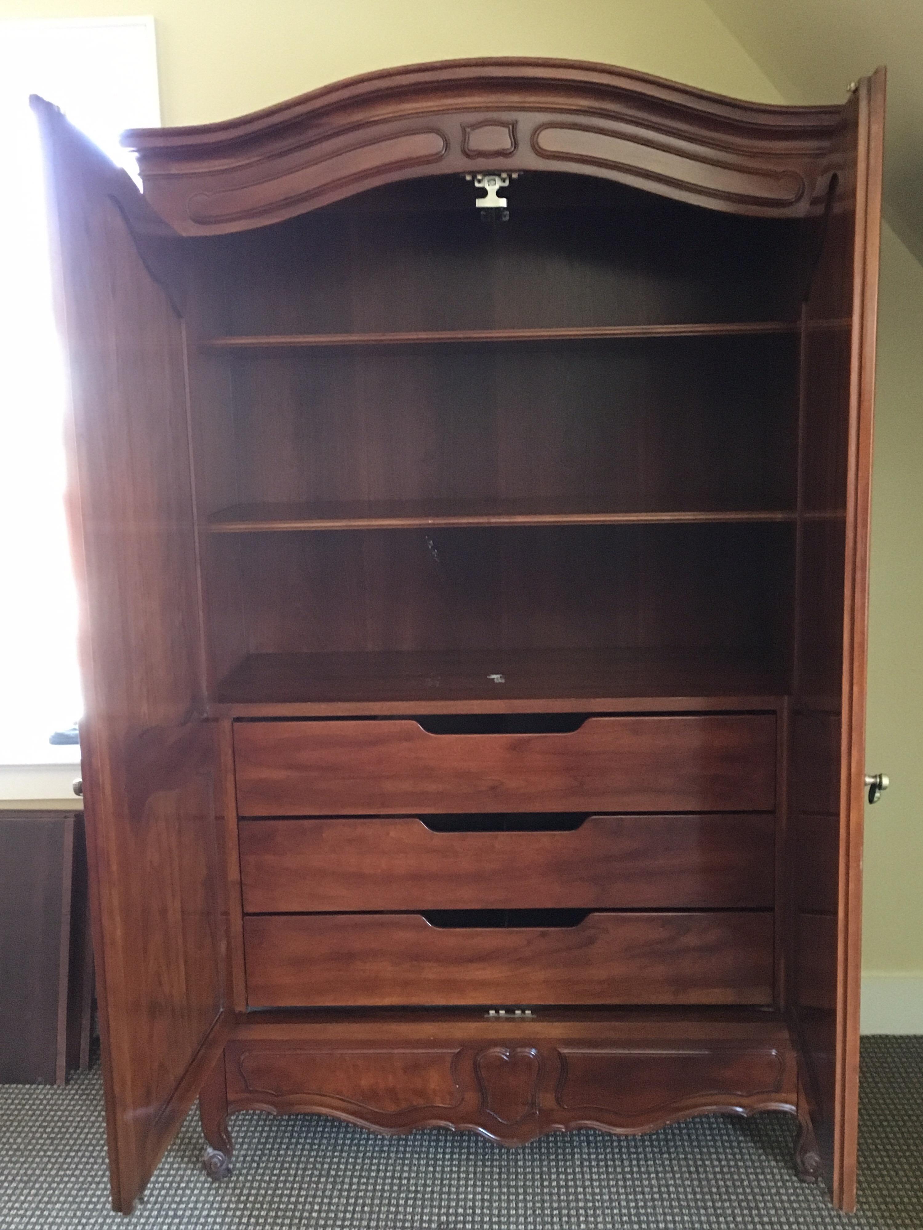 20th Century French Provincial Style Walnut Armoire by John Widdicomb For Sale 3