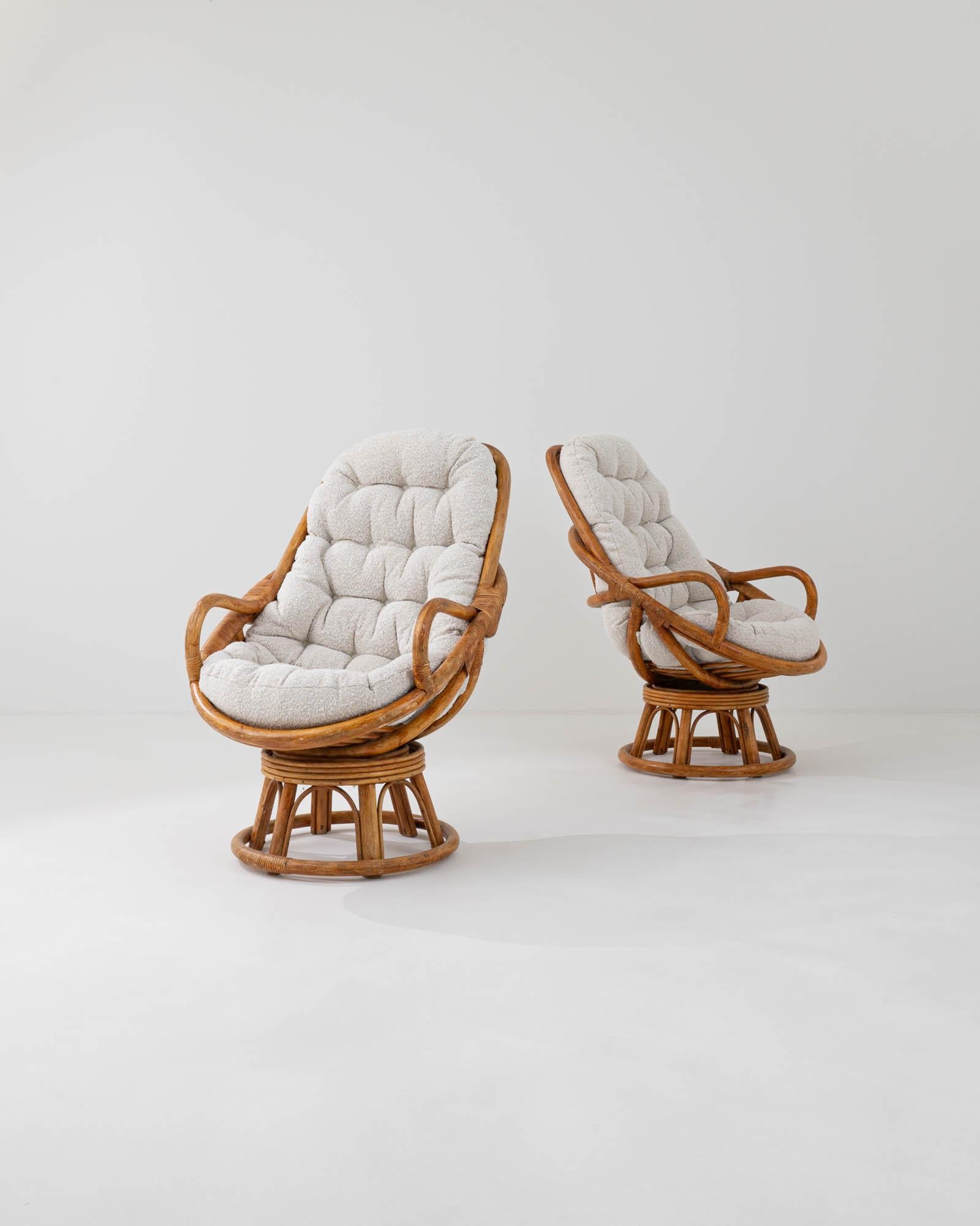 20th Century French Rattan Swivel Armchairs, a Pair In Good Condition In High Point, NC
