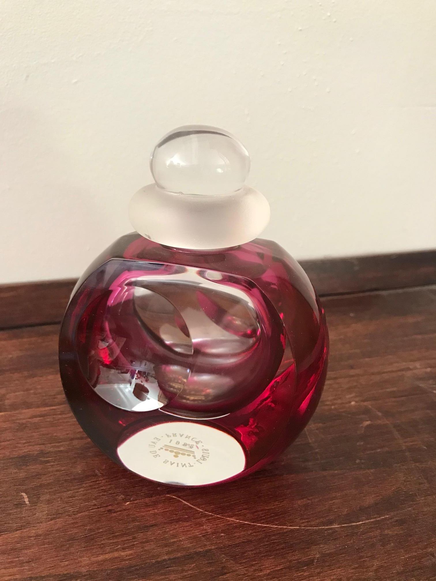 Very nice 20th century French red glass perfume bottle from the 1940s. 
The plug is removable. The St Louis stamp is written on the base. 
Very high quality.