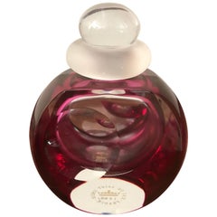 Bouteille de parfum en verre rouge français du 20e siècle, années 1940