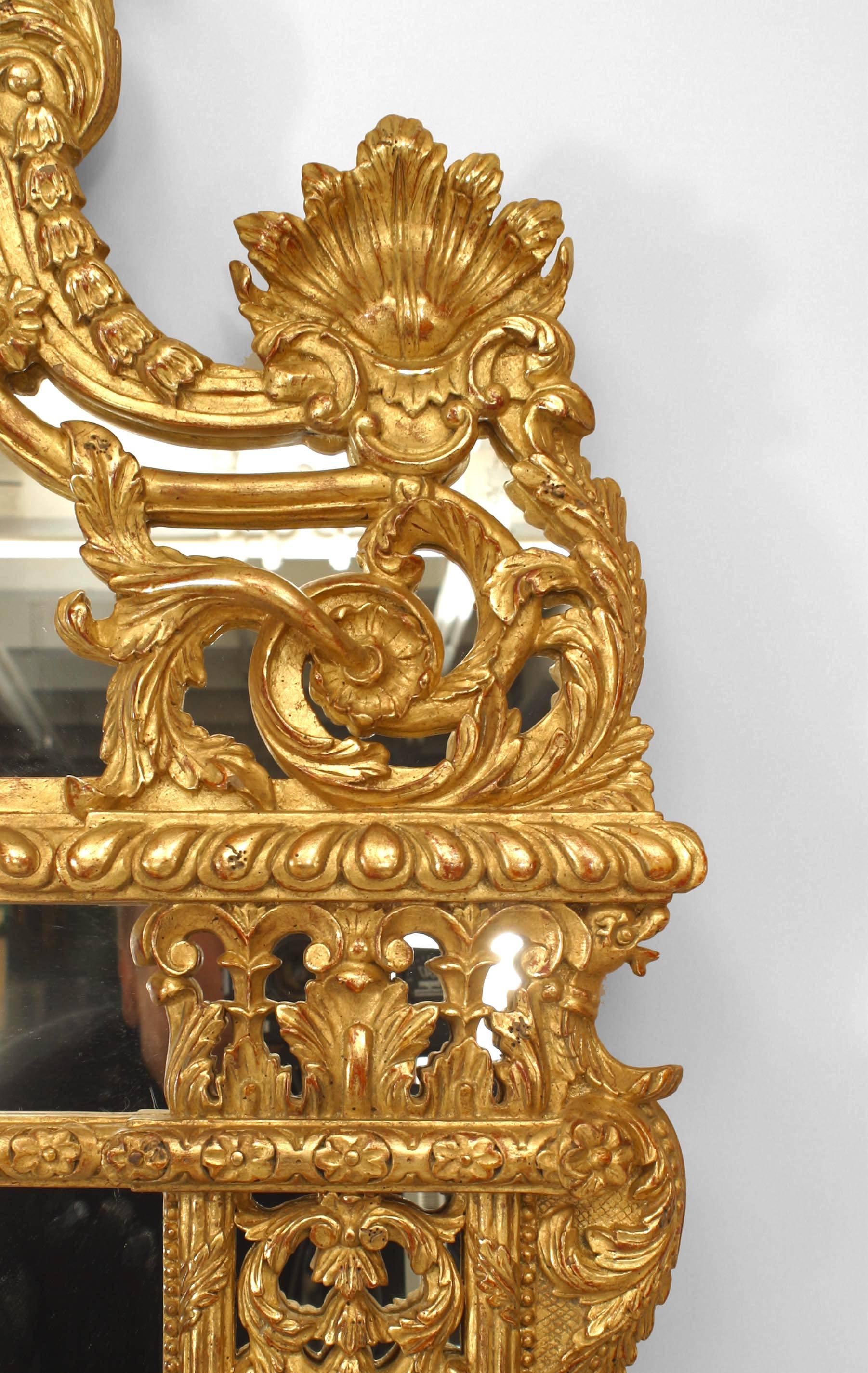 French Regence Style Carved Giltwood Wall Mirror In Good Condition In New York, NY