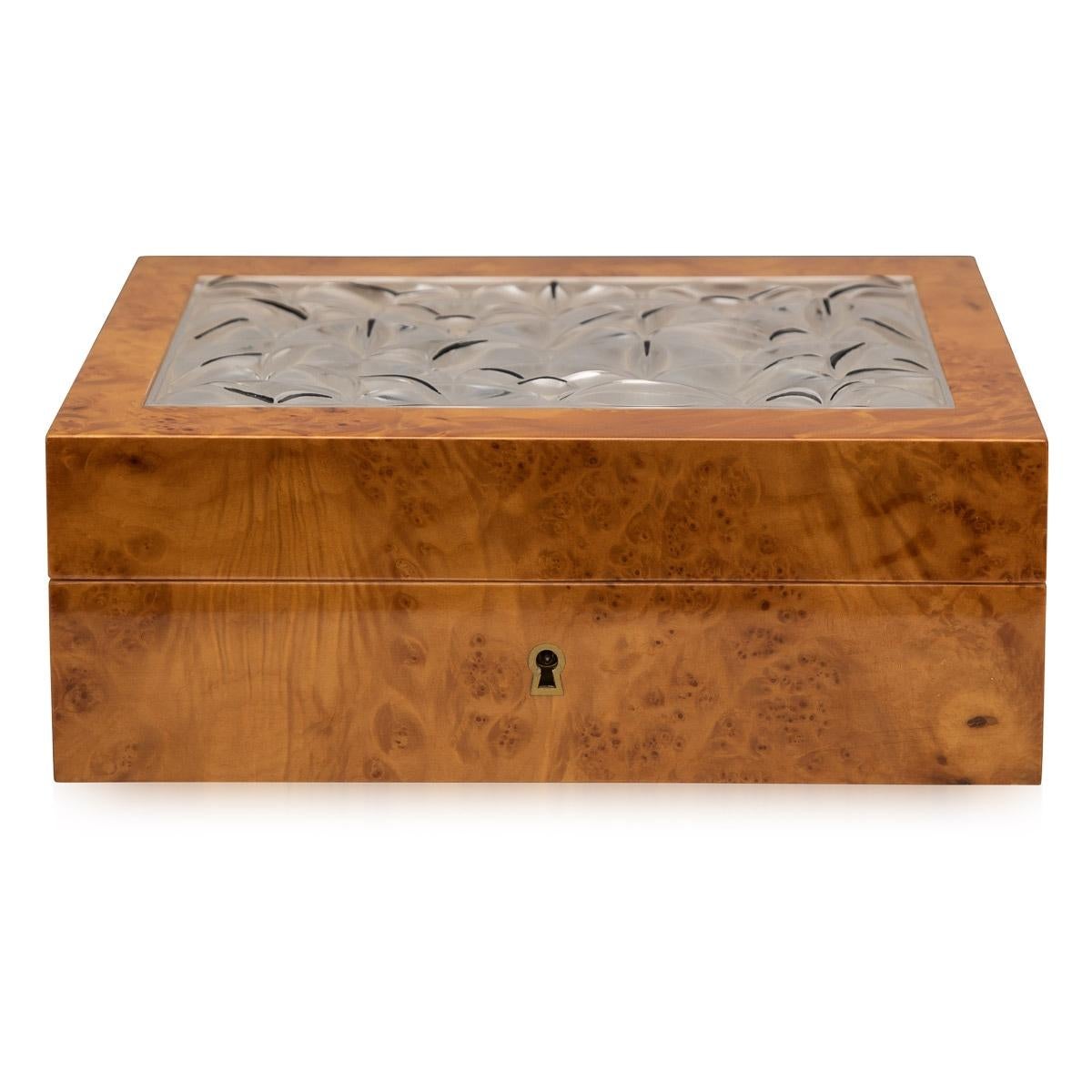 Stylish 20th century French Lalique cigar box / table humidor, made of burr walnut and top mounted with glass, designed and made by Lalique.

CONDITION
In great condition - no damage.

SIZE
Width: 24cm
Height: 9cm
Depth: 21cm.