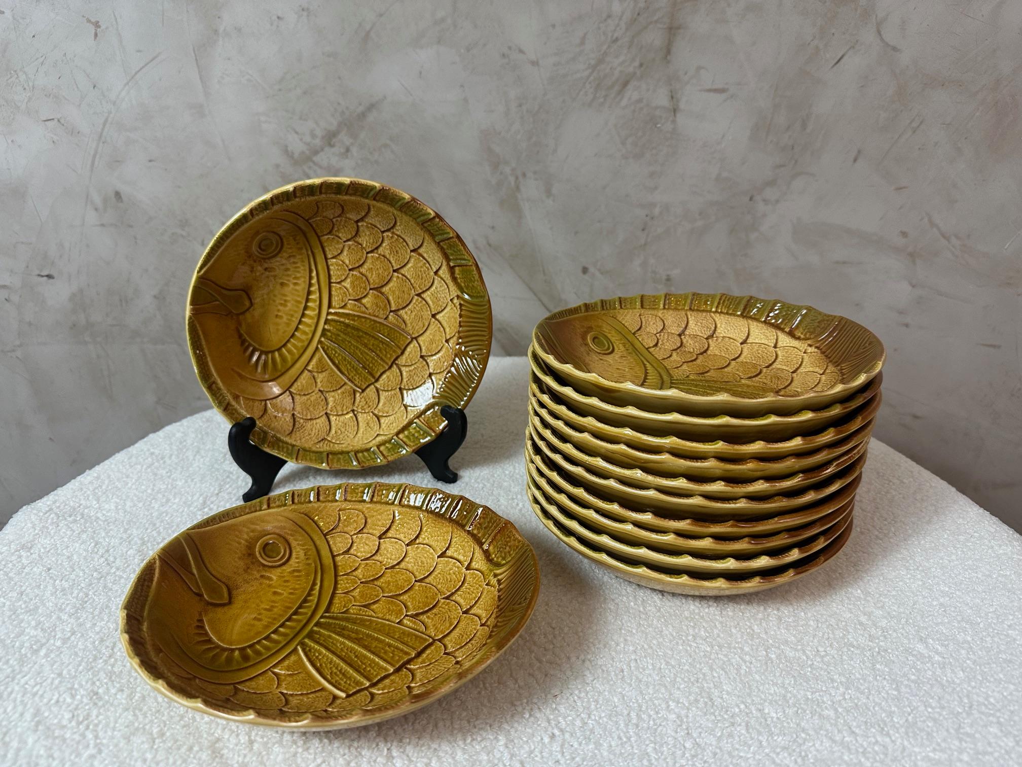Français 20e siècle Manufacture française de Revernay Ensemble de 12 assiettes, années 1950 en vente