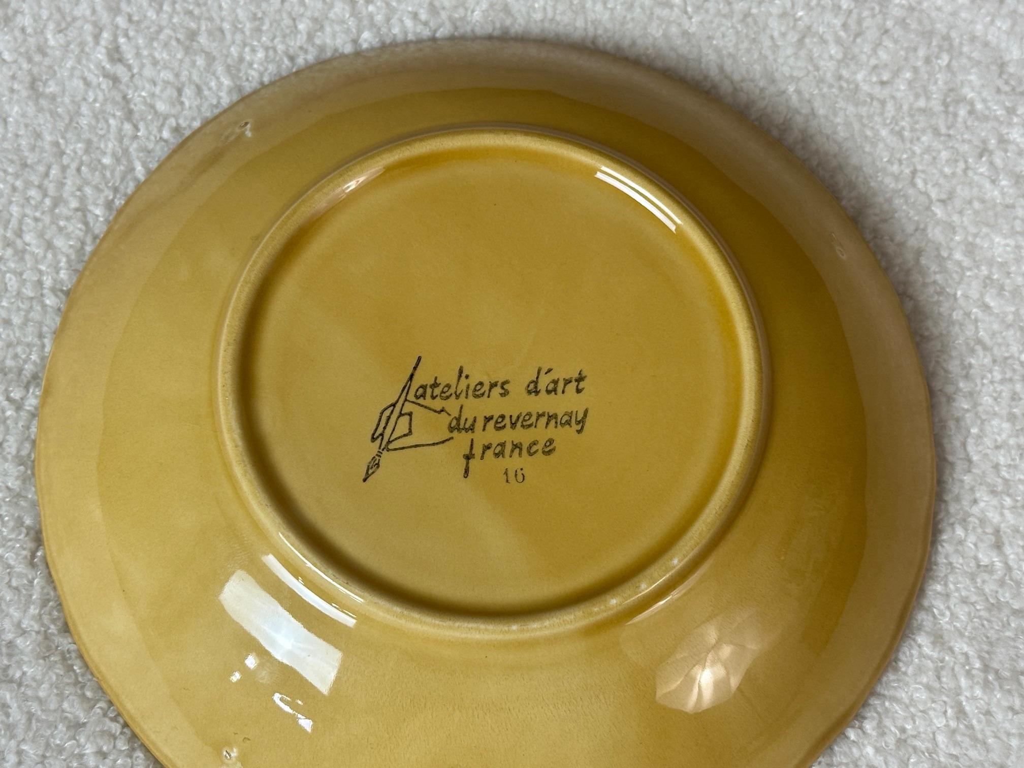 Céramique 20e siècle Manufacture française de Revernay Ensemble de 12 assiettes, années 1950 en vente